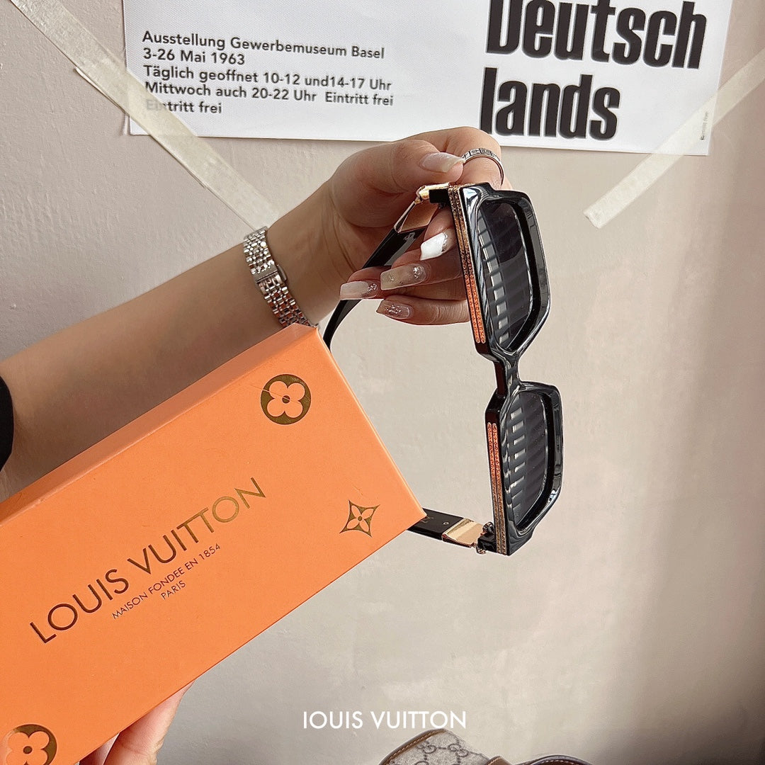 Packaged VL Sunglasses with Texture