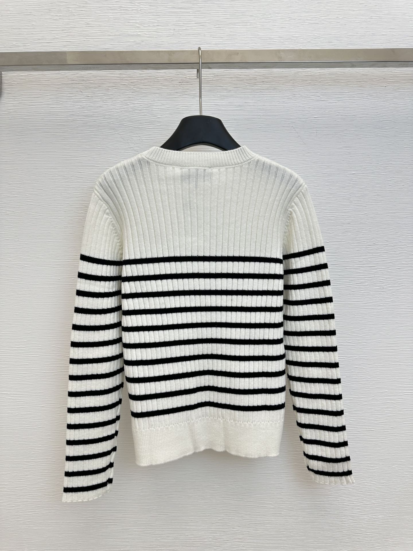 Vertical stripe knitted round neck long sleeves