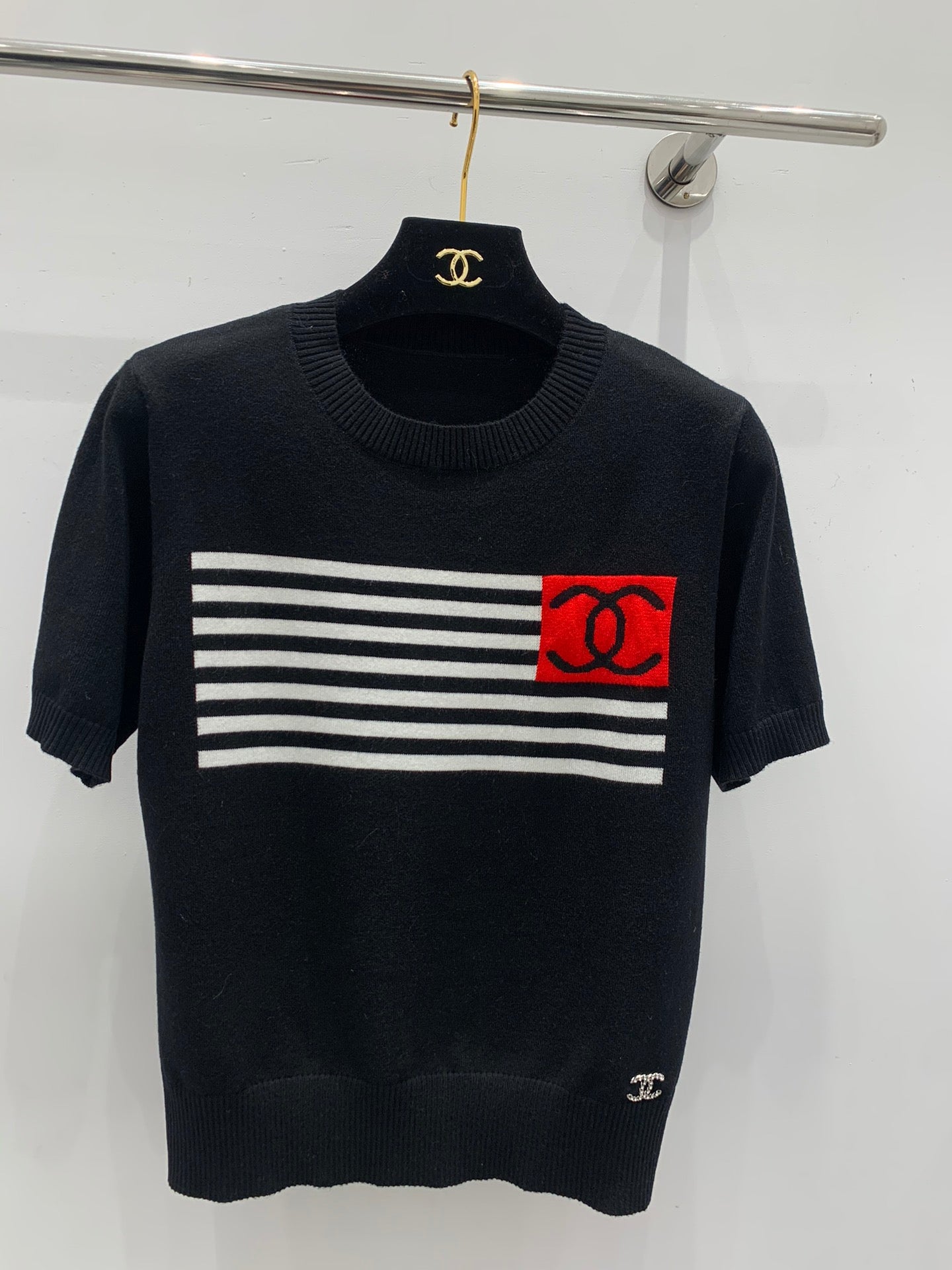 Contrast color striped stitching pair Knitted T-shirt