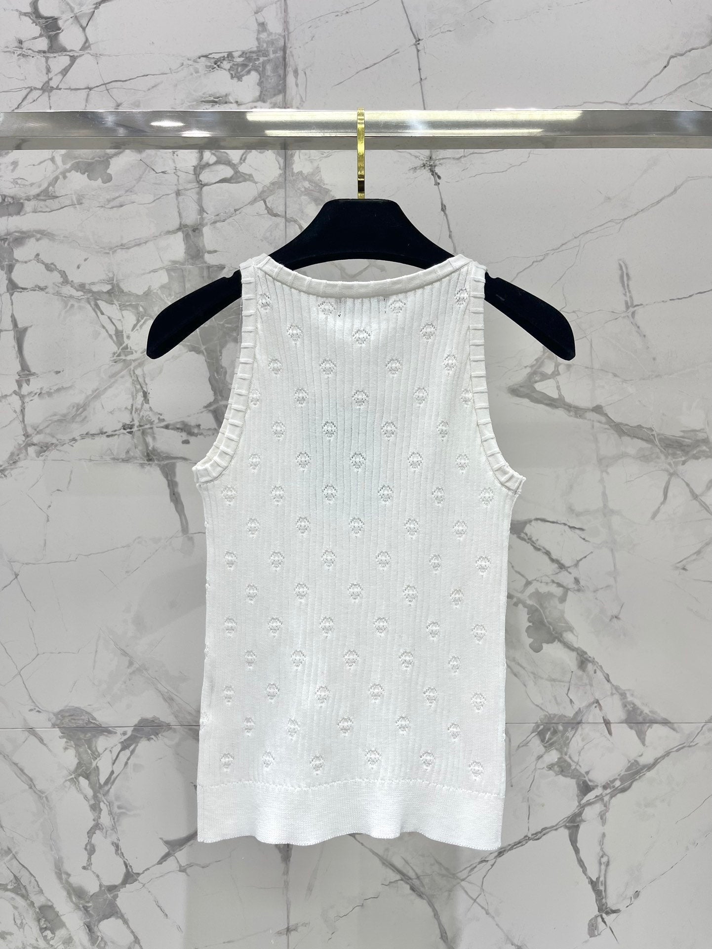 Hollow knitted vest with perforations