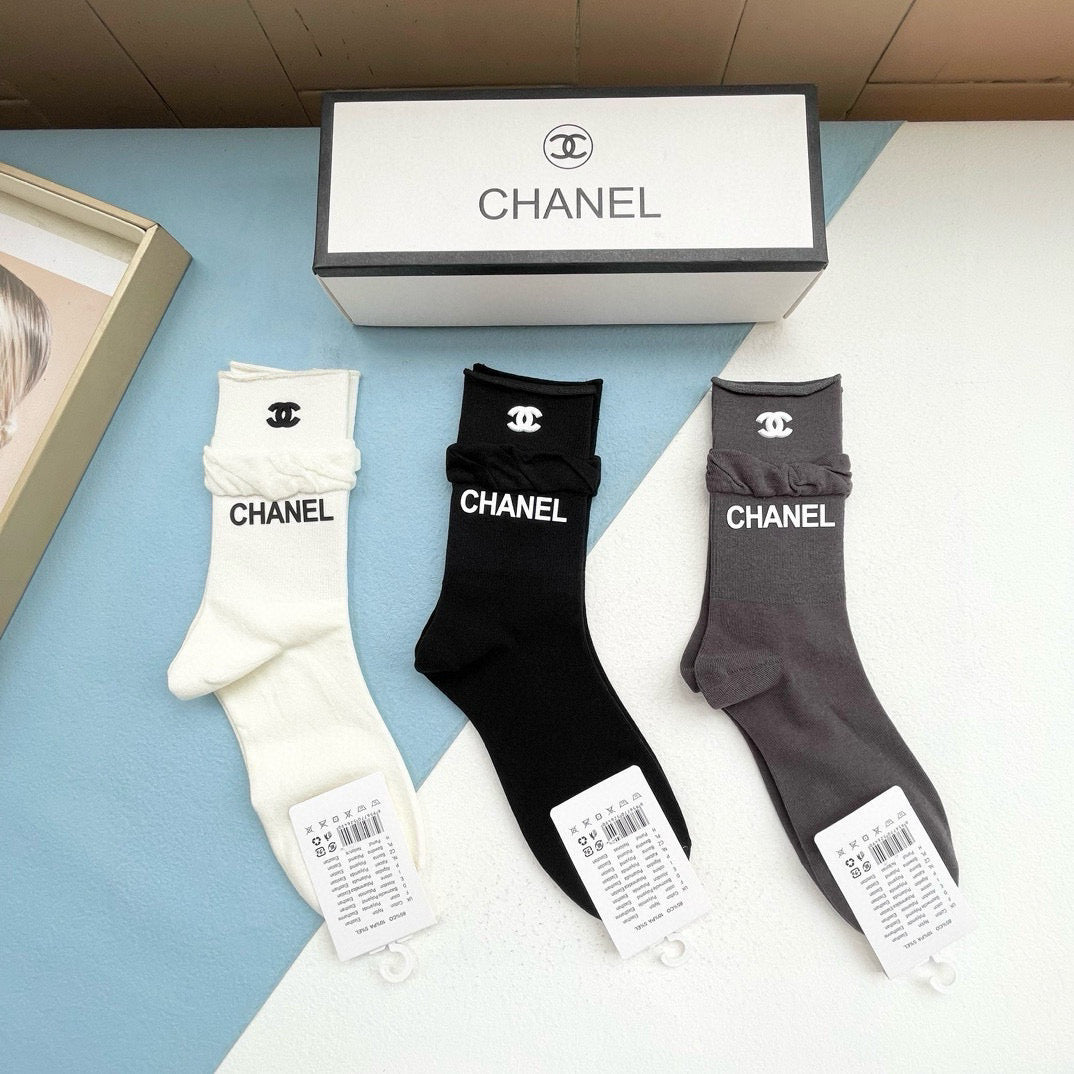 【Three pairs in one box】🌟Mid-calf socks