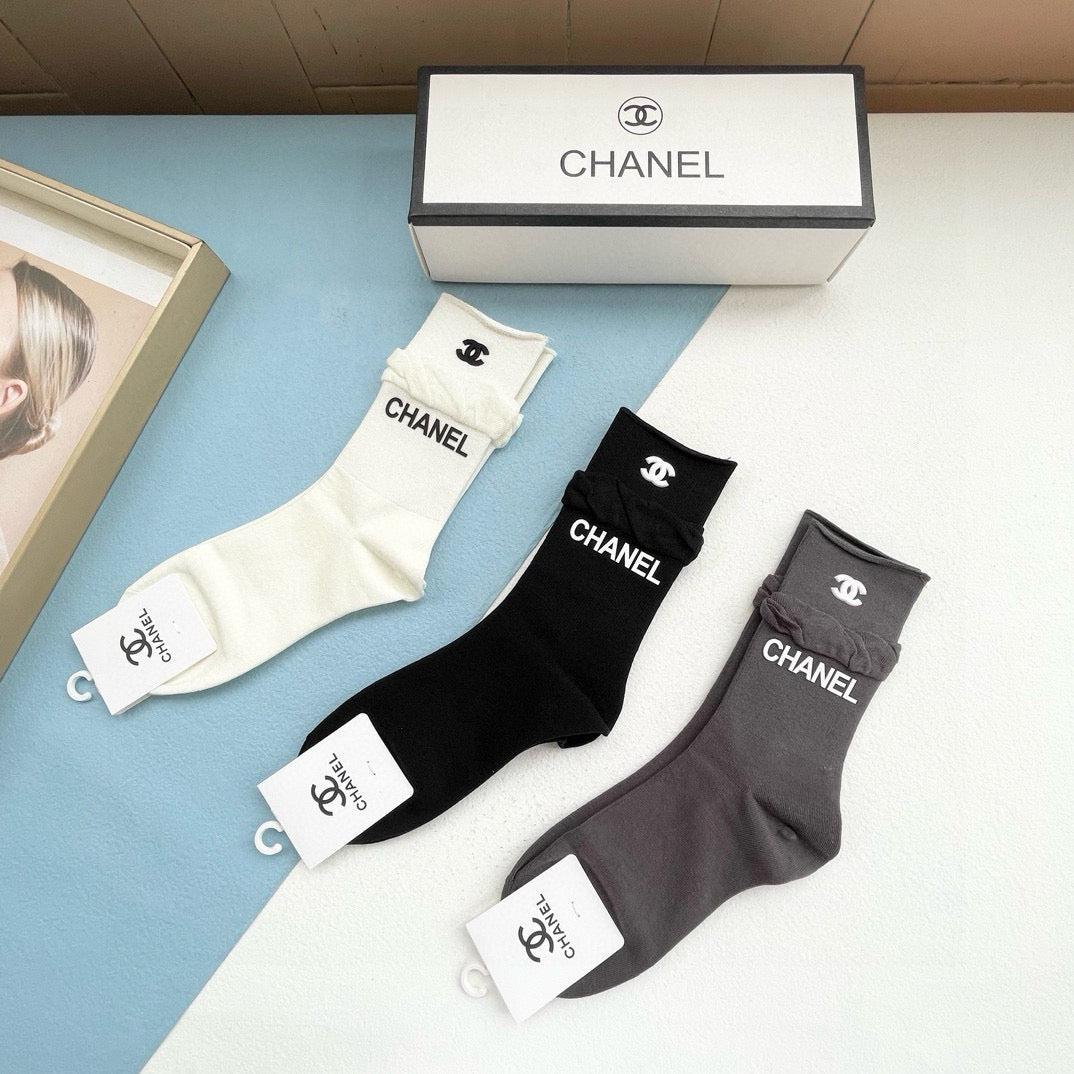 【Three pairs in one box】🌟Mid-calf socks