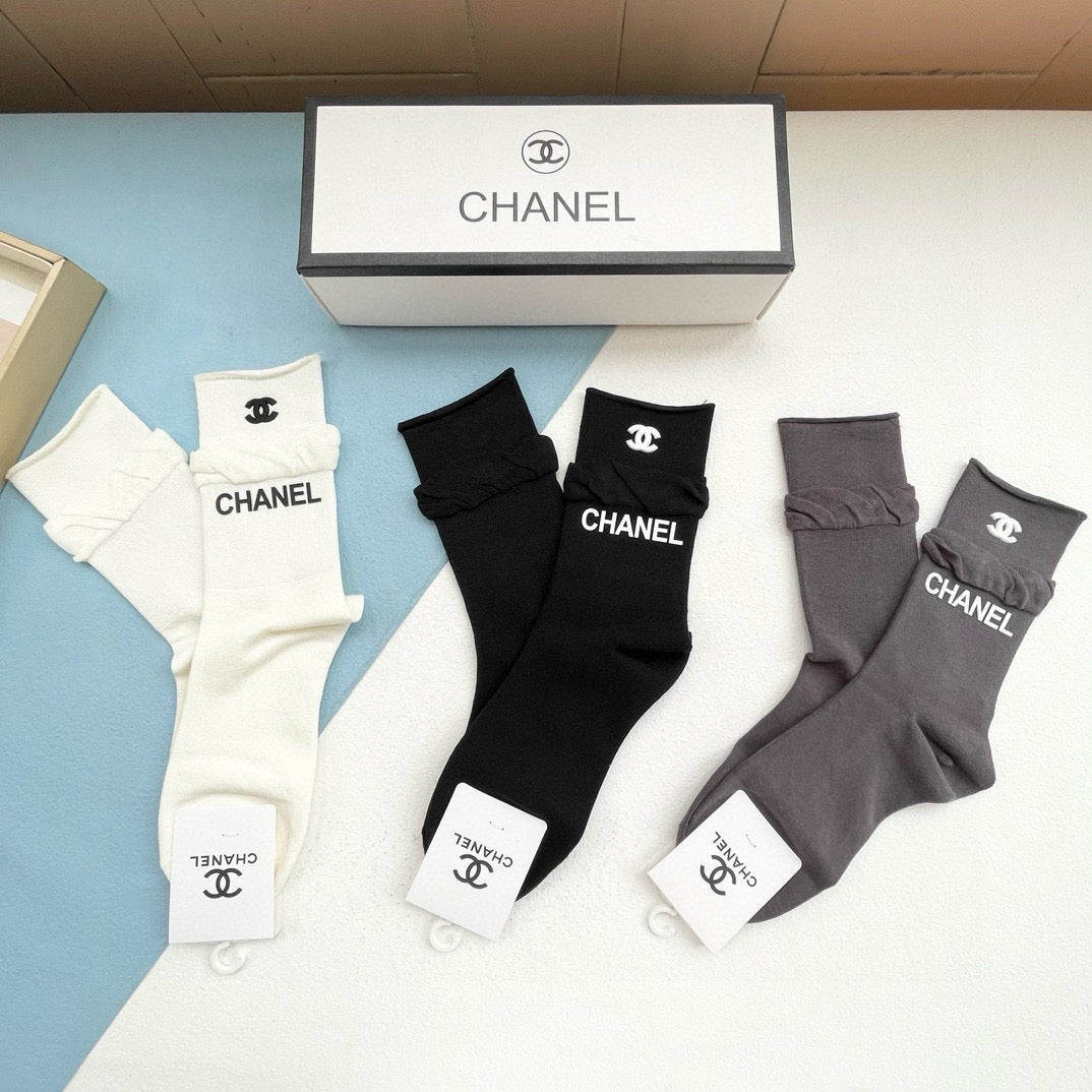 【Three pairs in one box】🌟Mid-calf socks