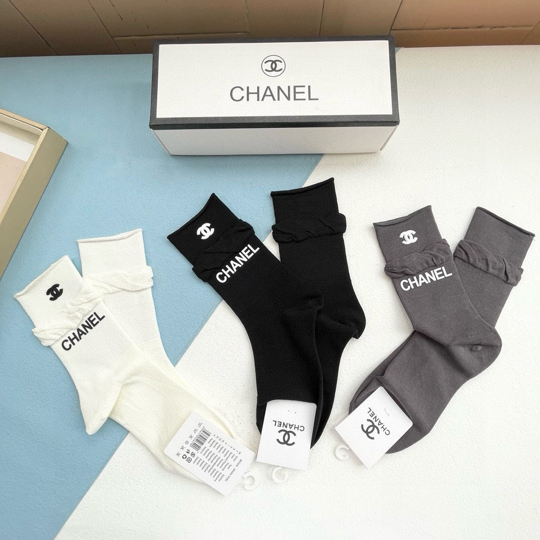 【Three pairs in one box】🌟Mid-calf socks