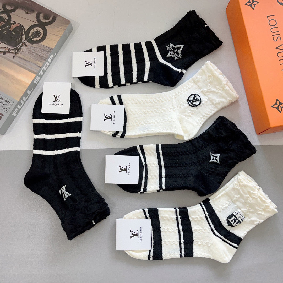 (5 pairs in a box)  🌟 Super popular small item socks