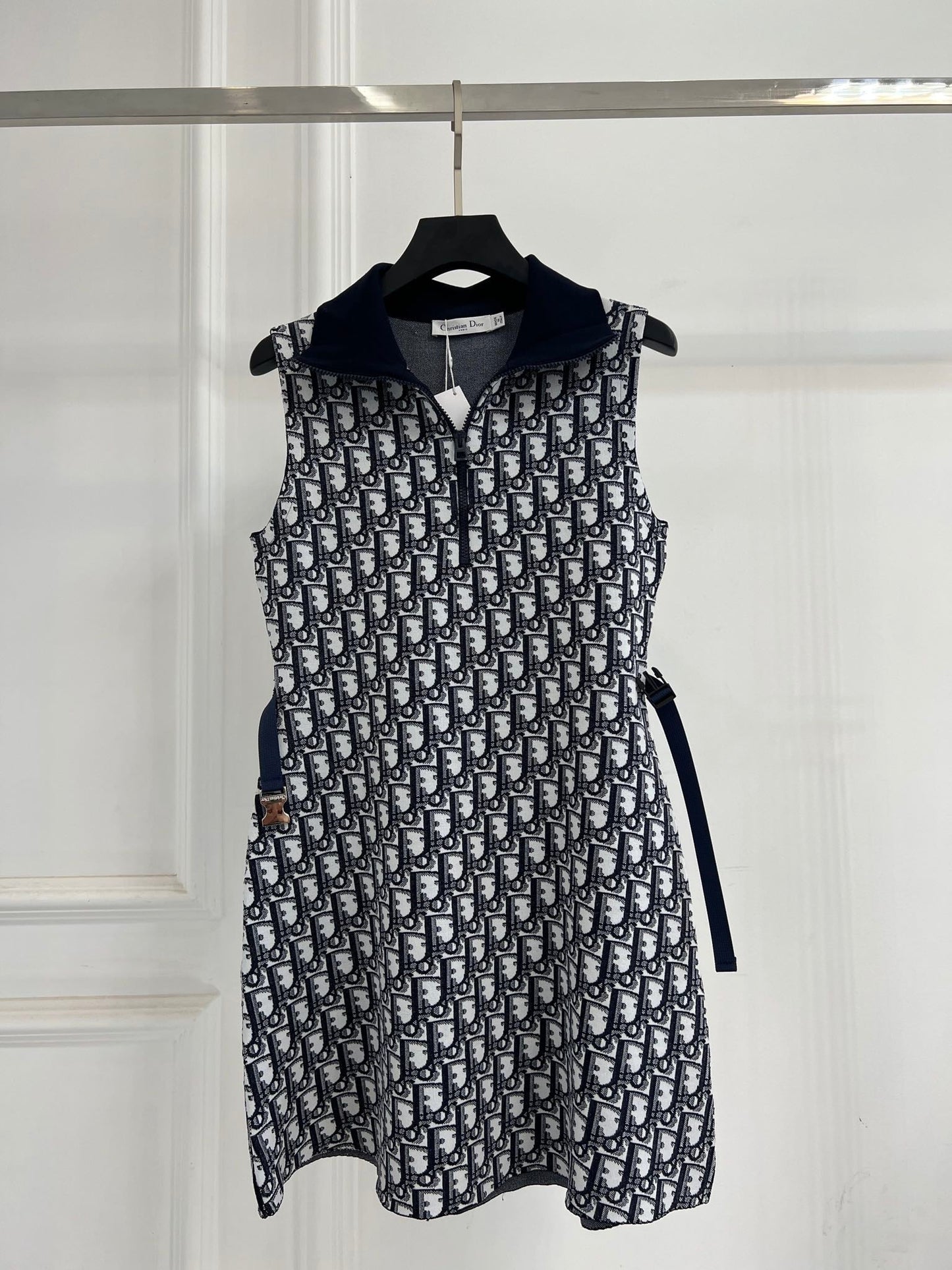 Monogram jacquard patchwork rib collar sleeveless dress