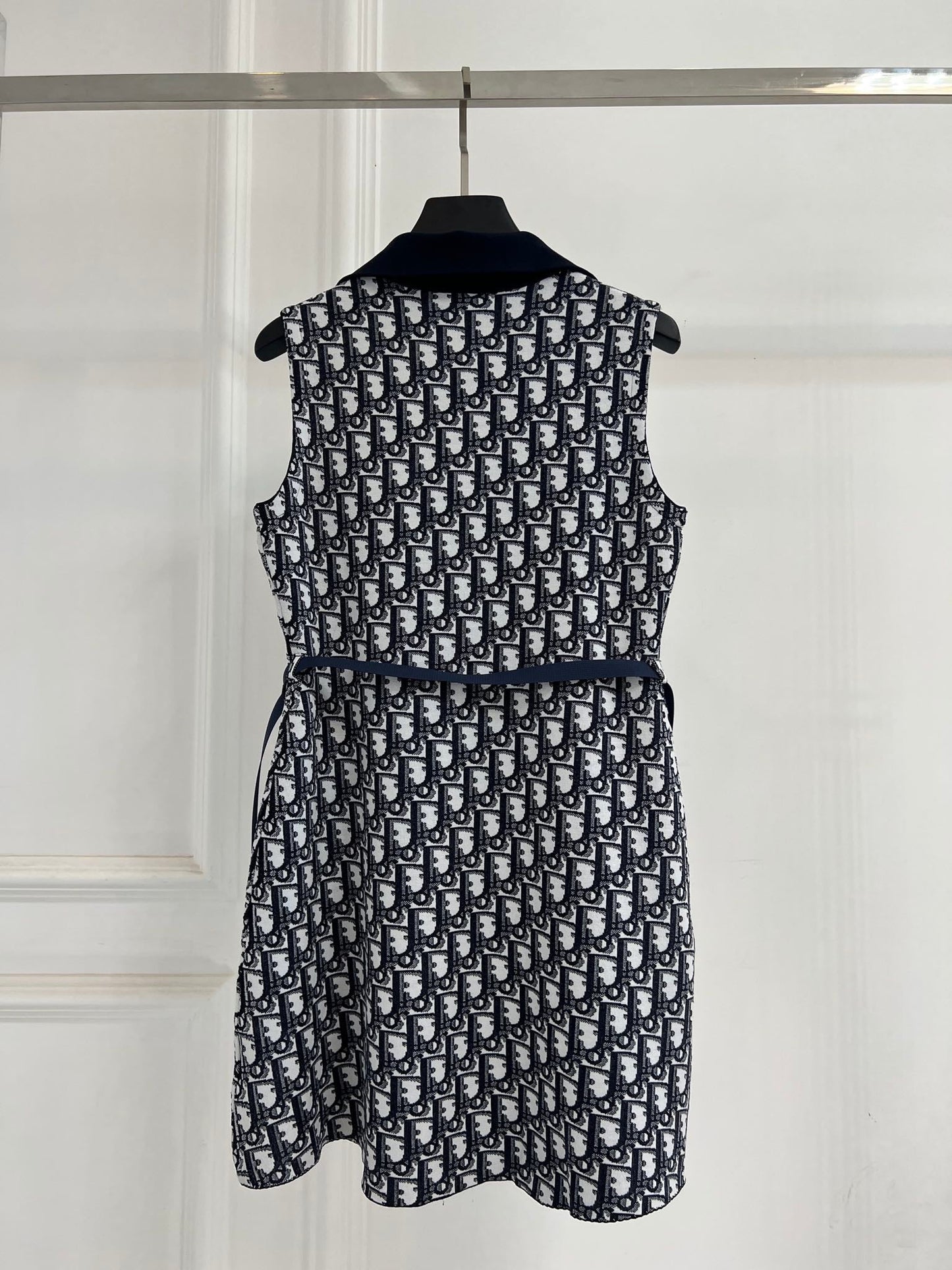 Monogram jacquard patchwork rib collar sleeveless dress