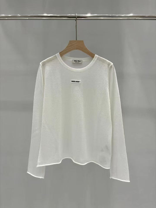 New knitted long sleeve top