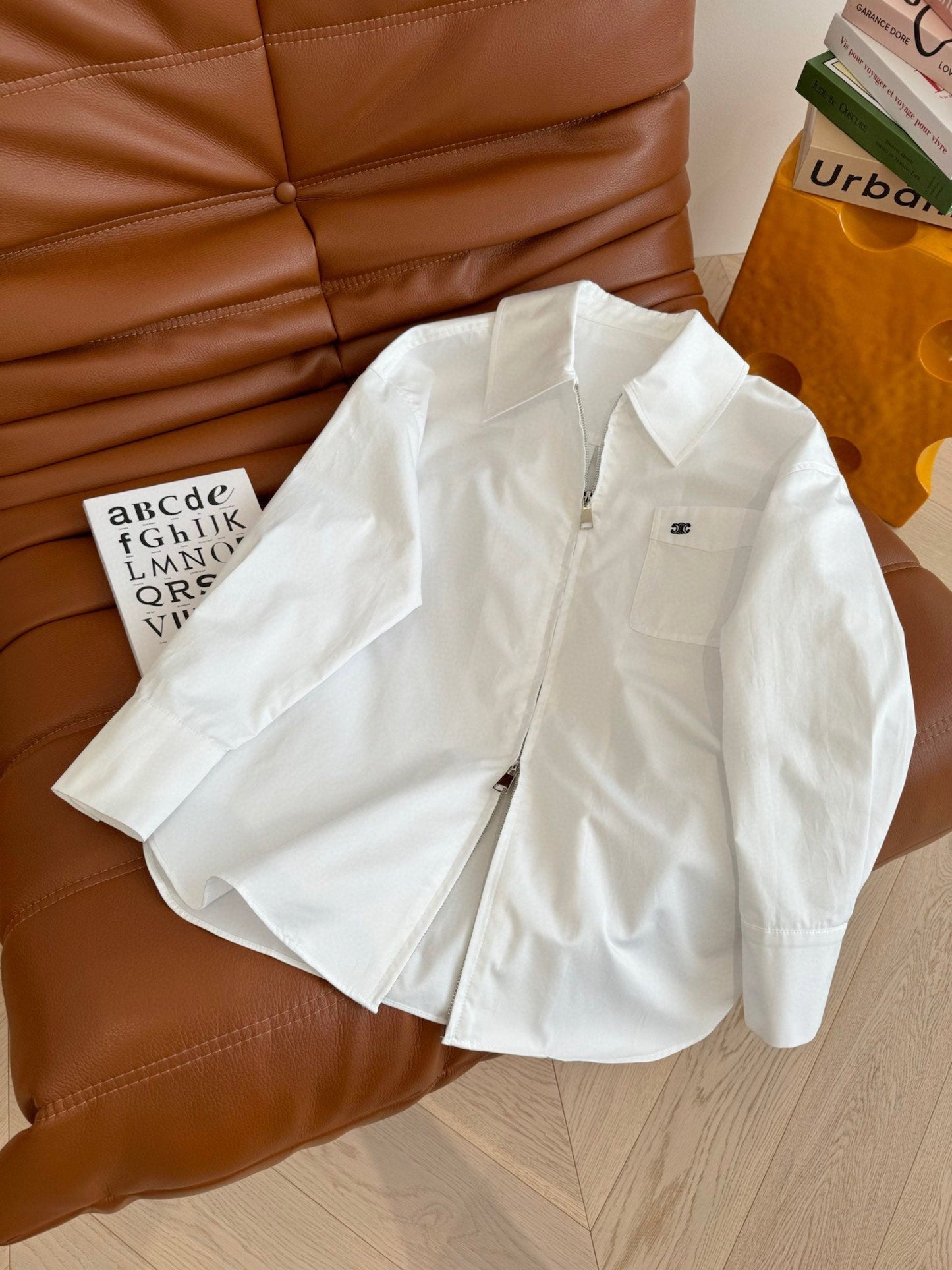 Pointed collar white shirt