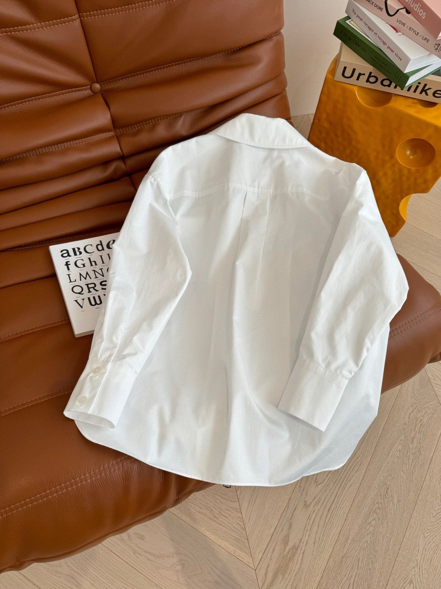 Pointed collar white shirt