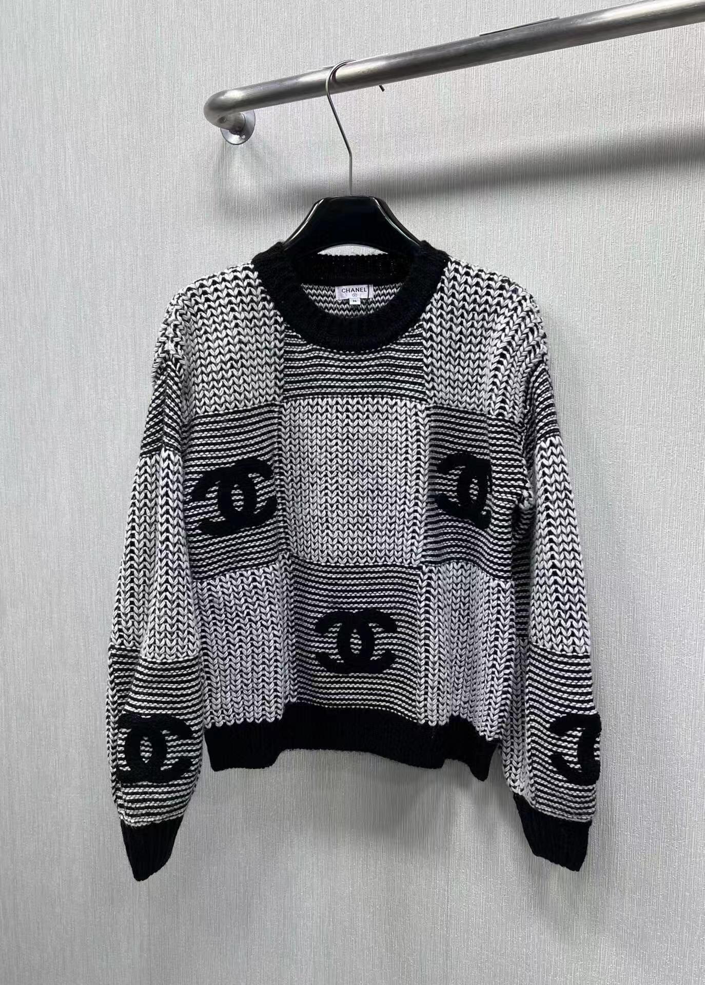 New Check Logo Loose Sweater