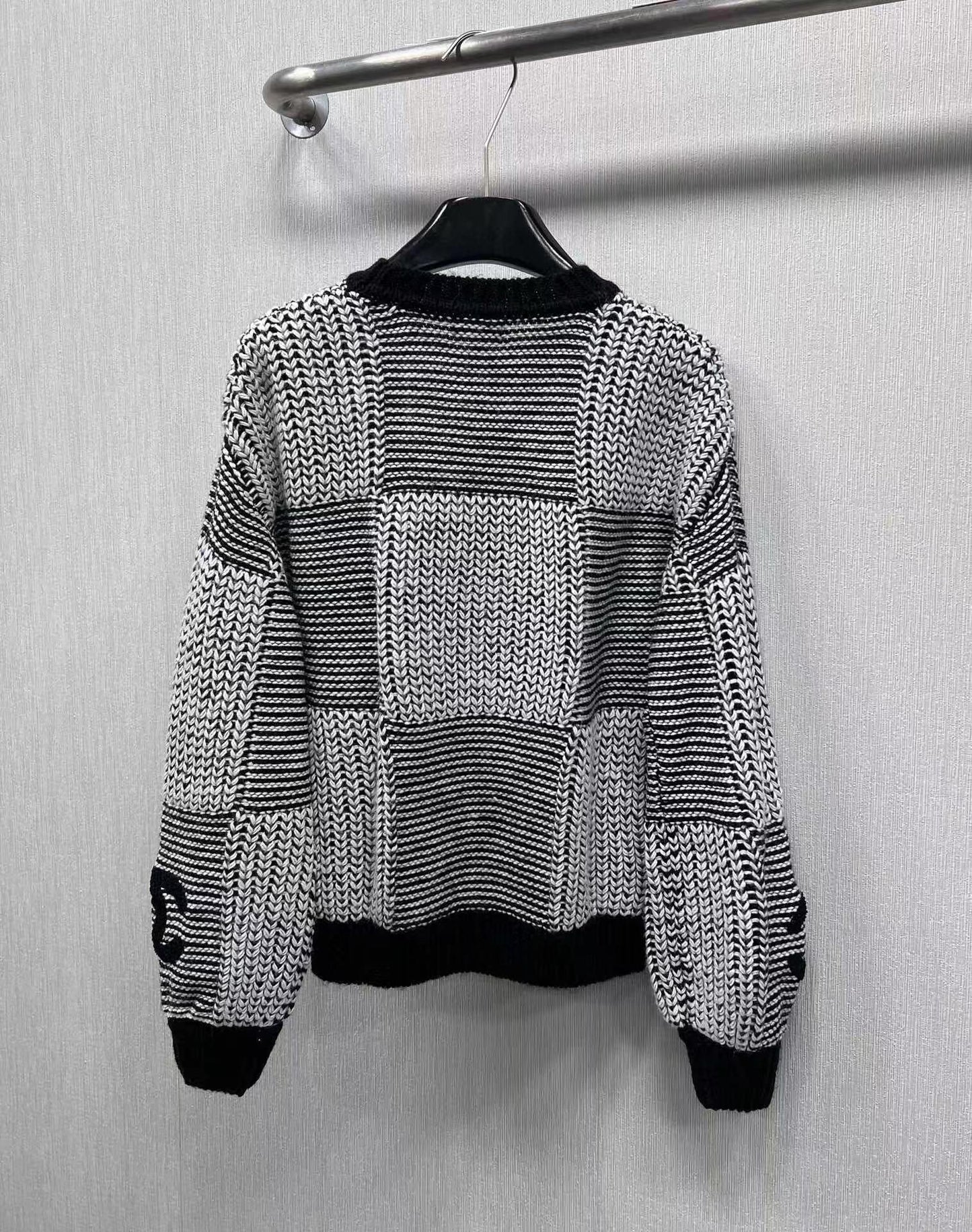 New Check Logo Loose Sweater