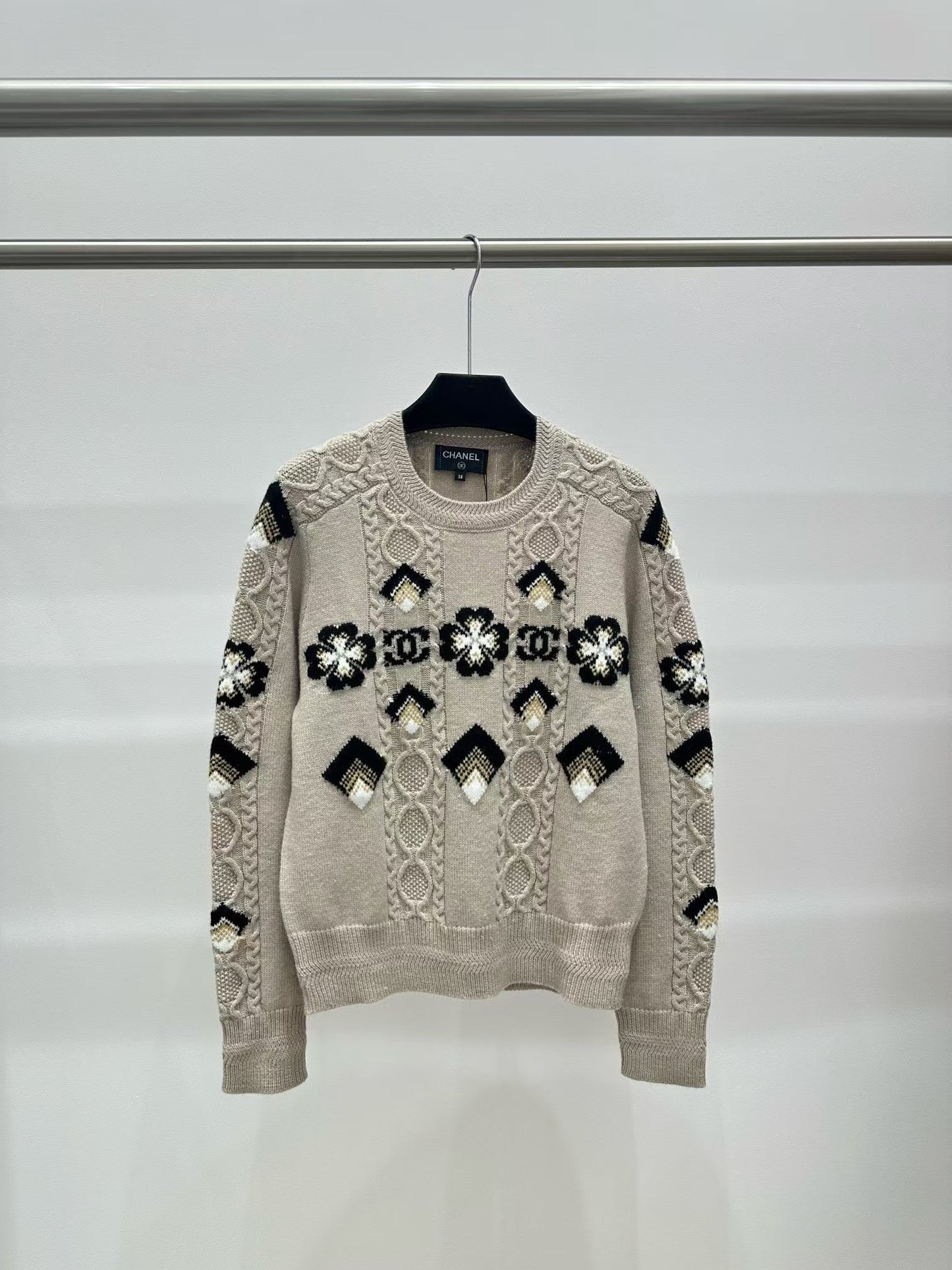 New contrast jacquard knit sweater