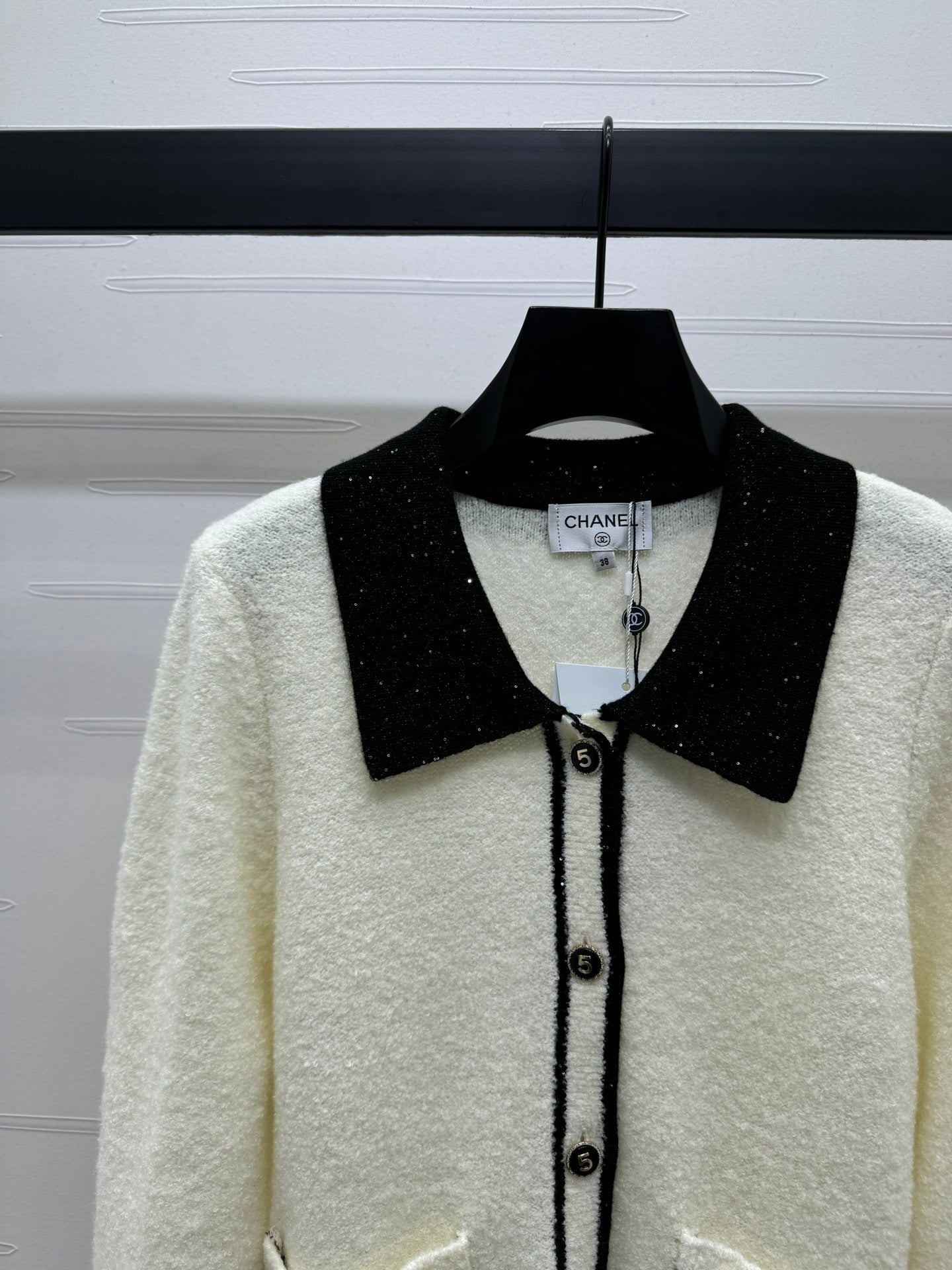 White lapel long sleeve cardigan