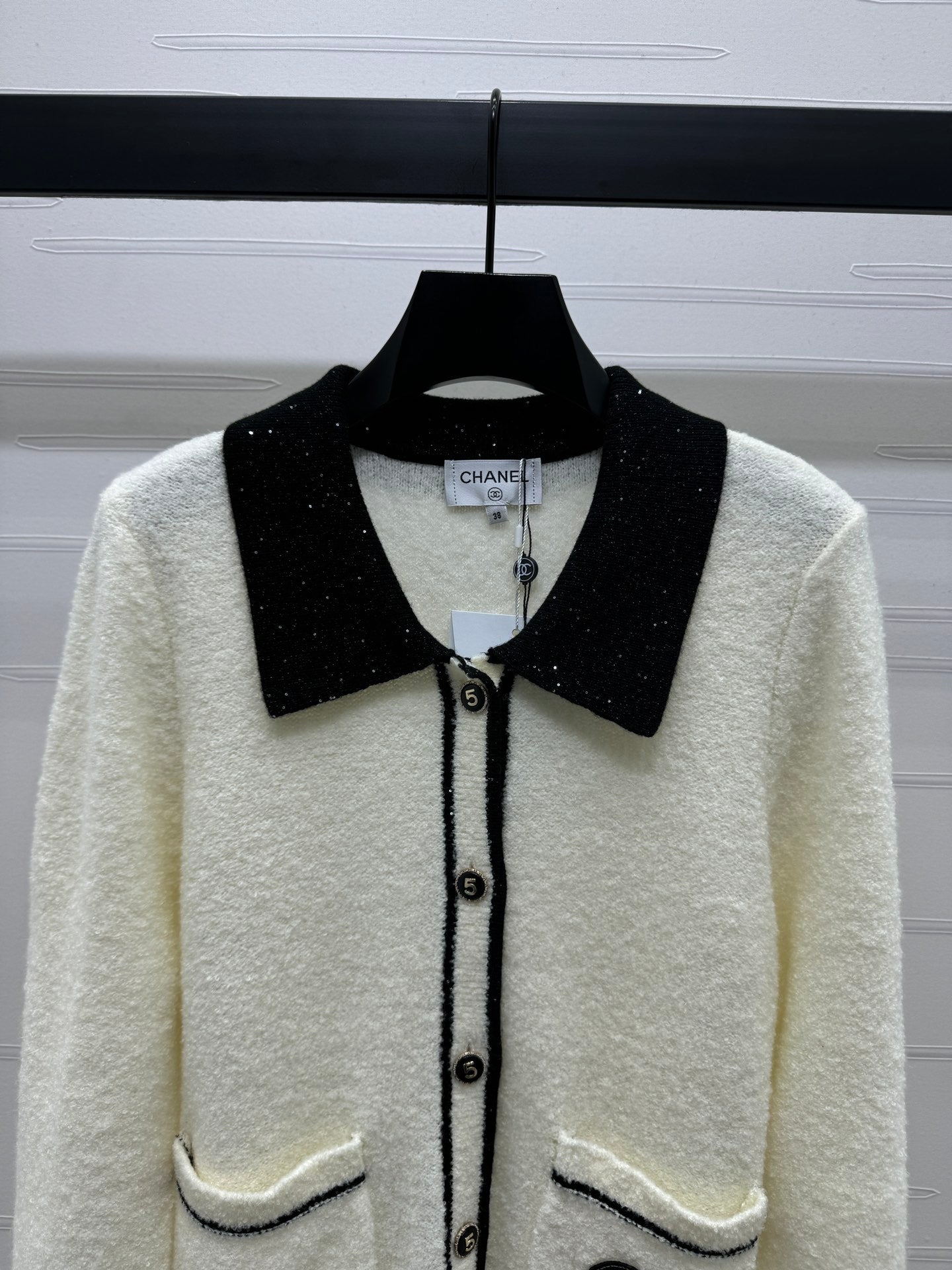 White lapel long sleeve cardigan