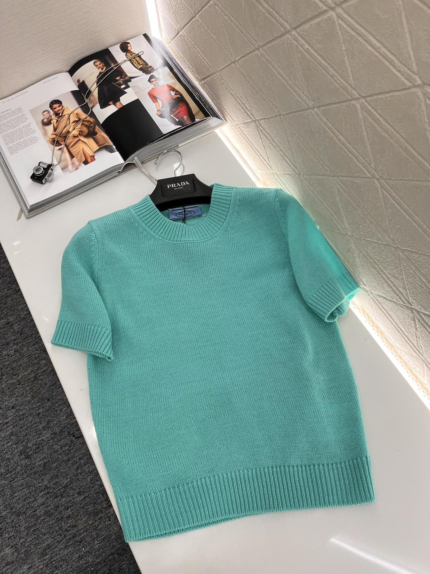 Solid color knitted crew neck short sleeves