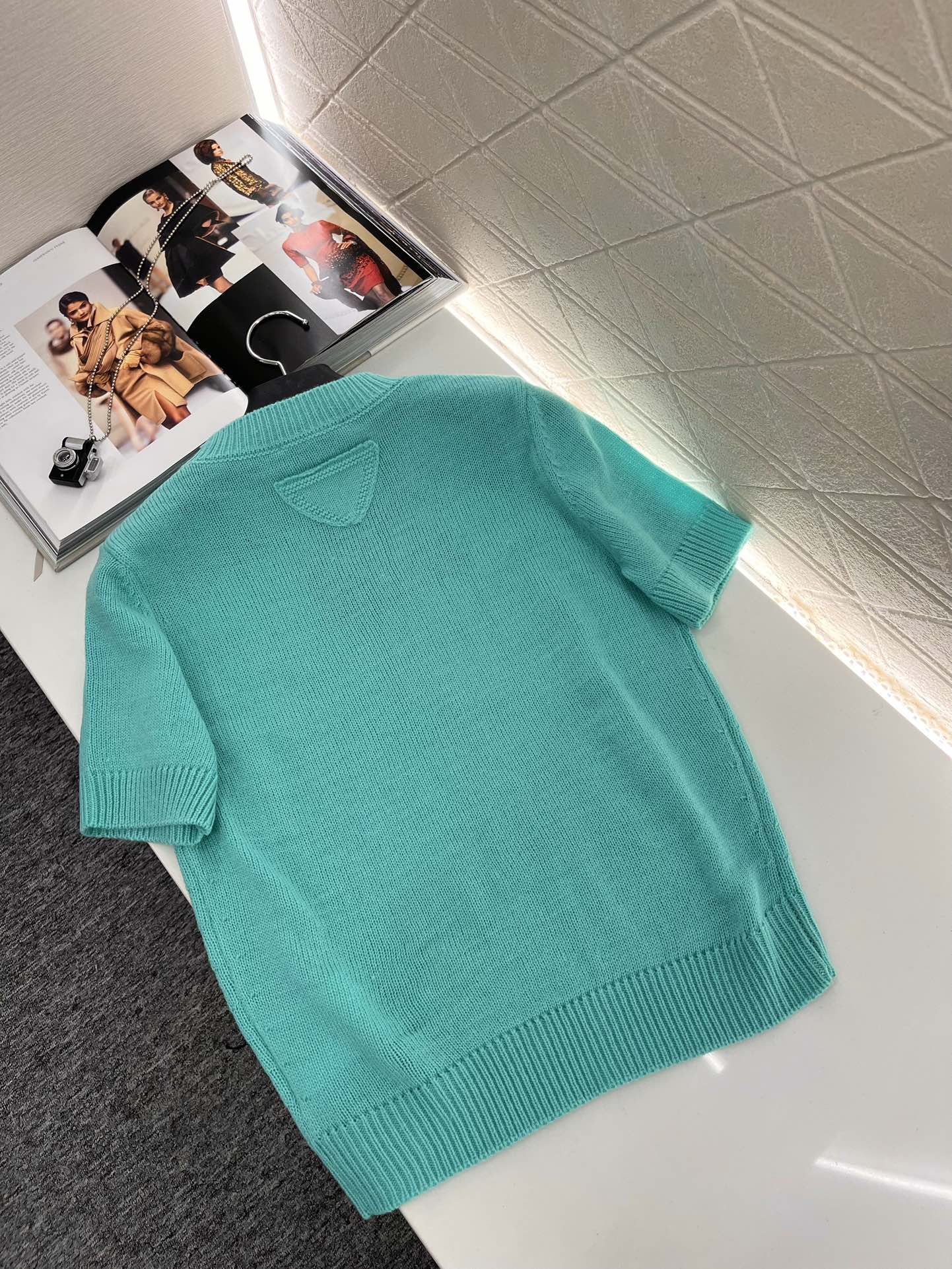 Solid color knitted crew neck short sleeves