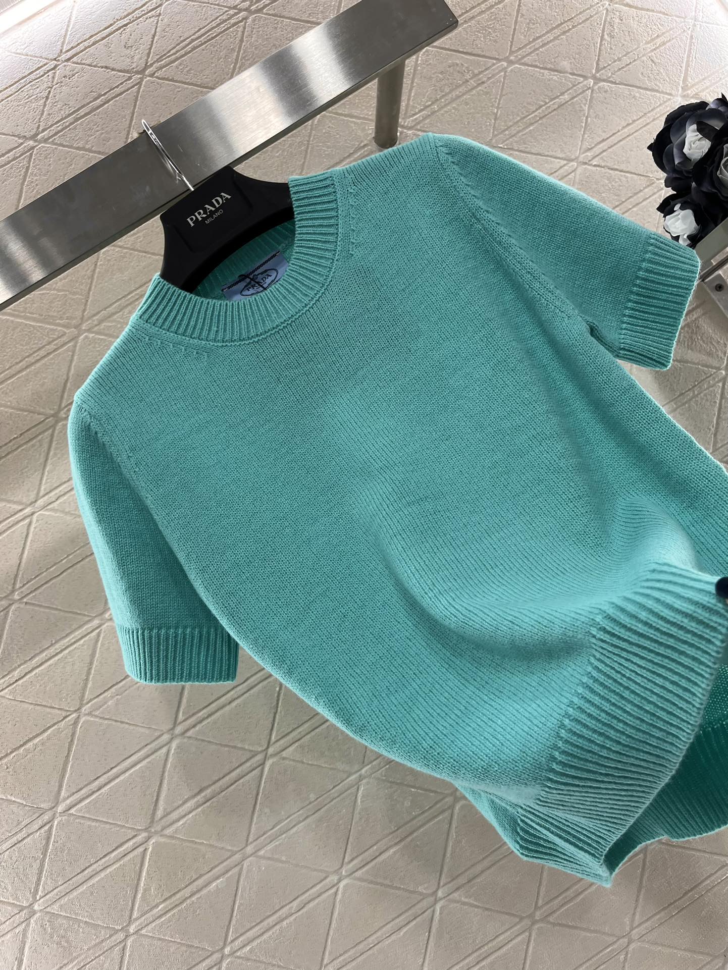 Solid color knitted crew neck short sleeves