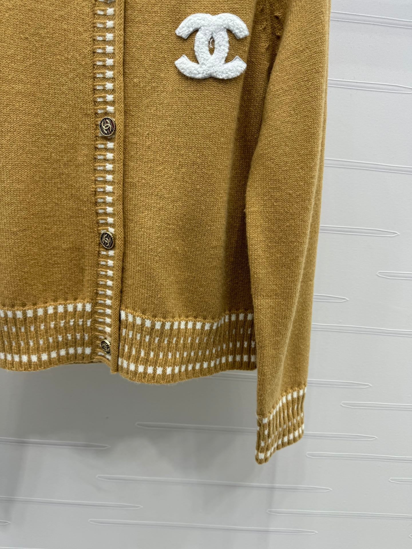 Contrast color crew neck long sleeve cardigan