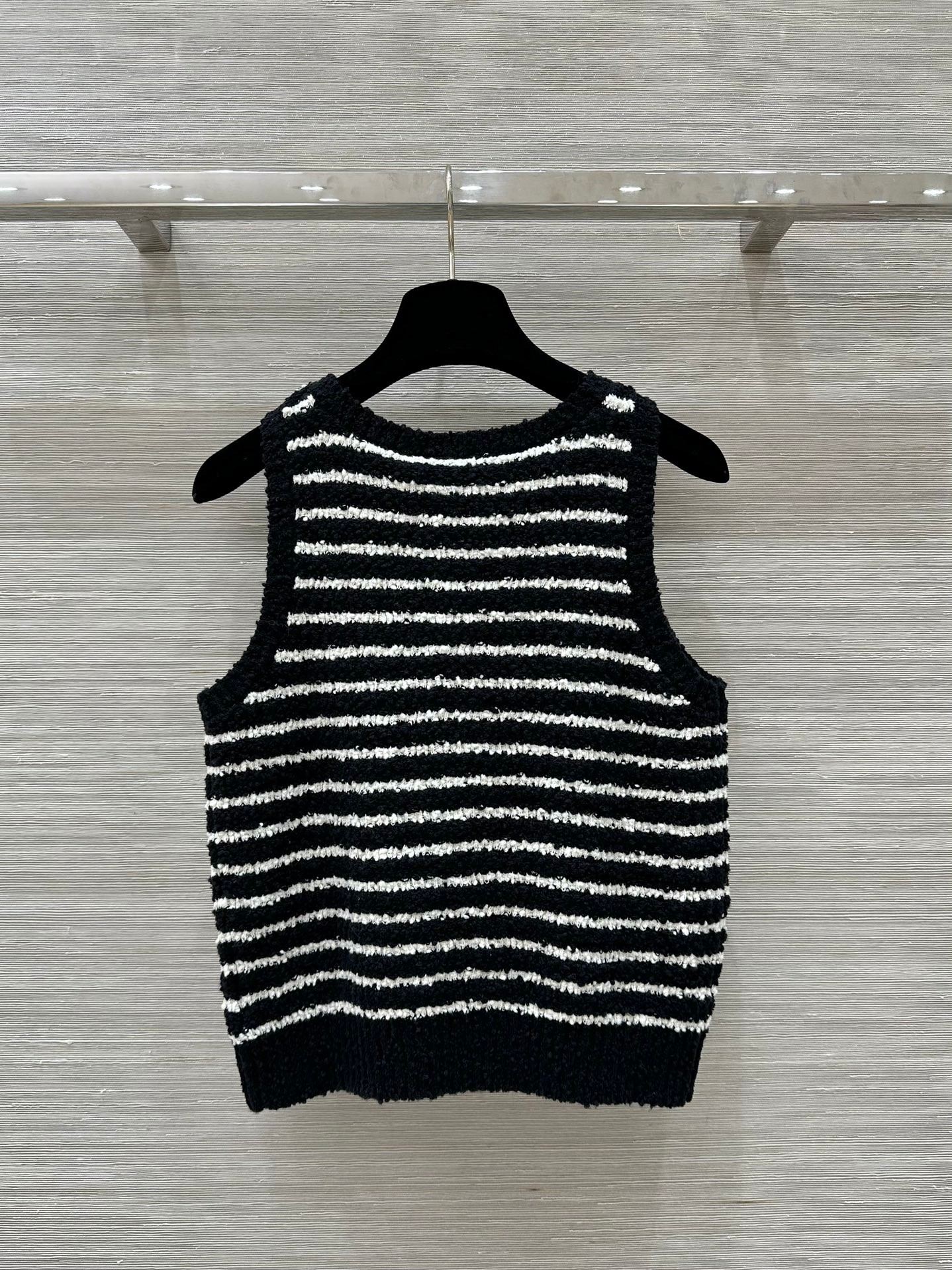 Temperament striped knitted vest