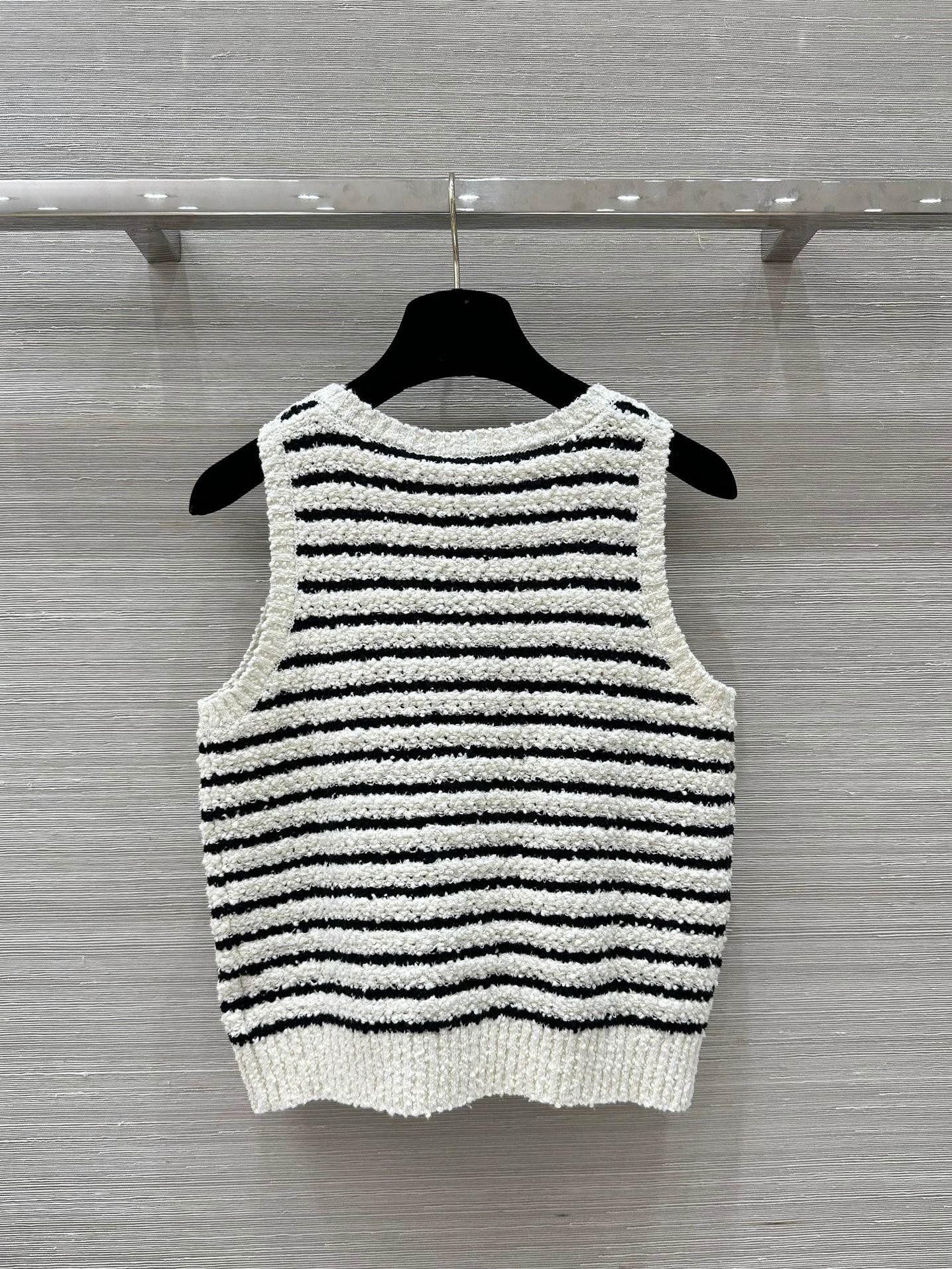 Temperament striped knitted vest