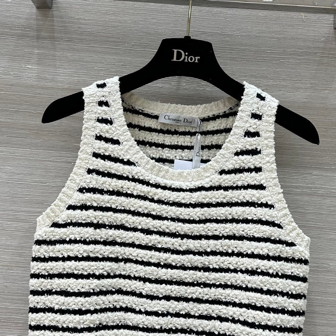 Temperament striped knitted vest