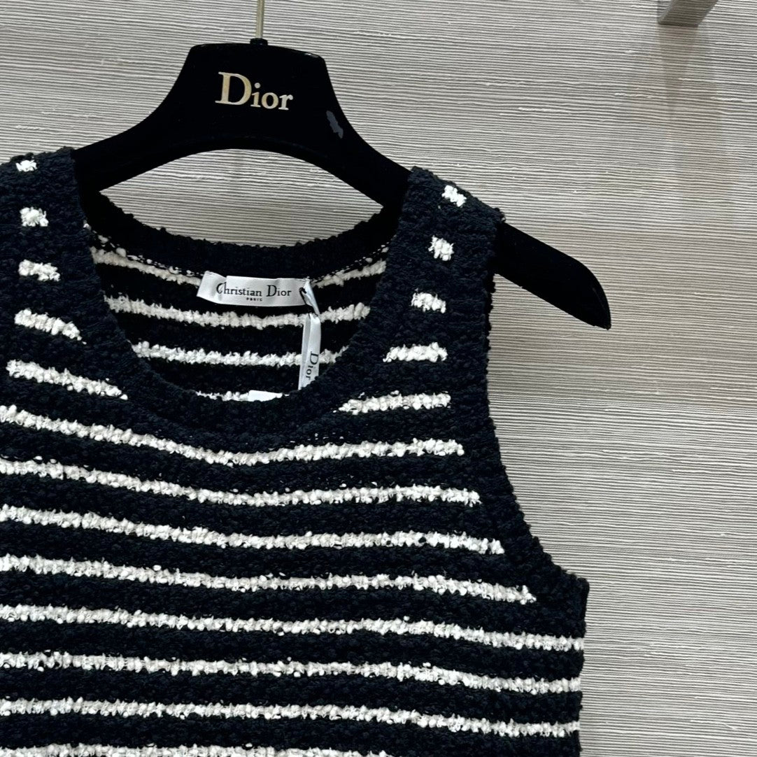 Temperament striped knitted vest