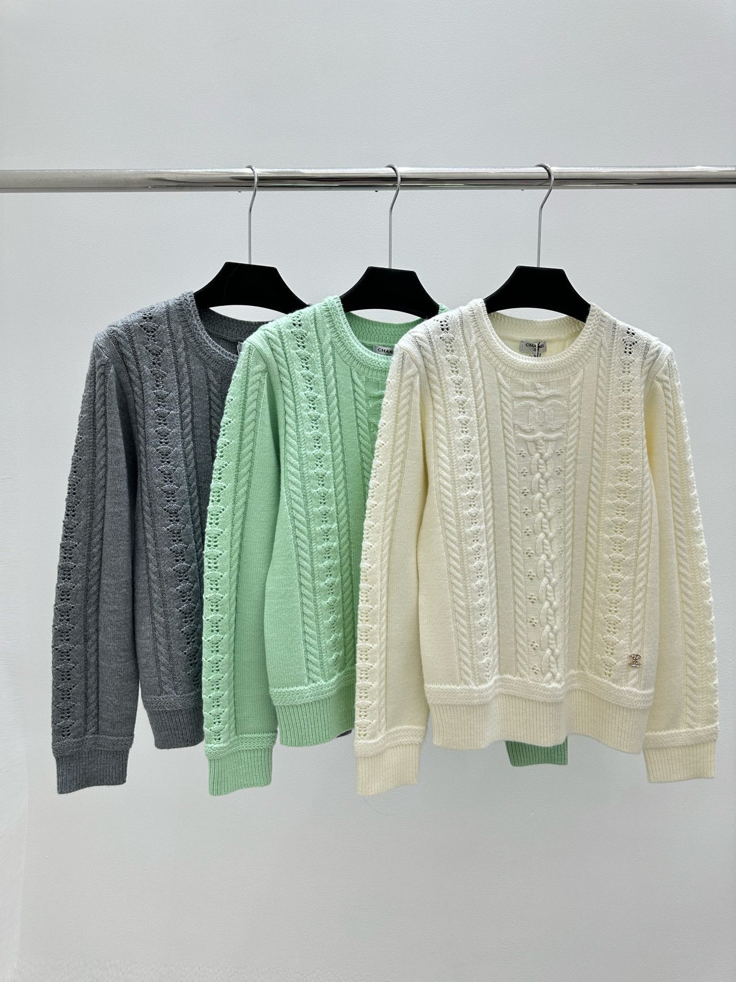 Knitted crew neck pullover