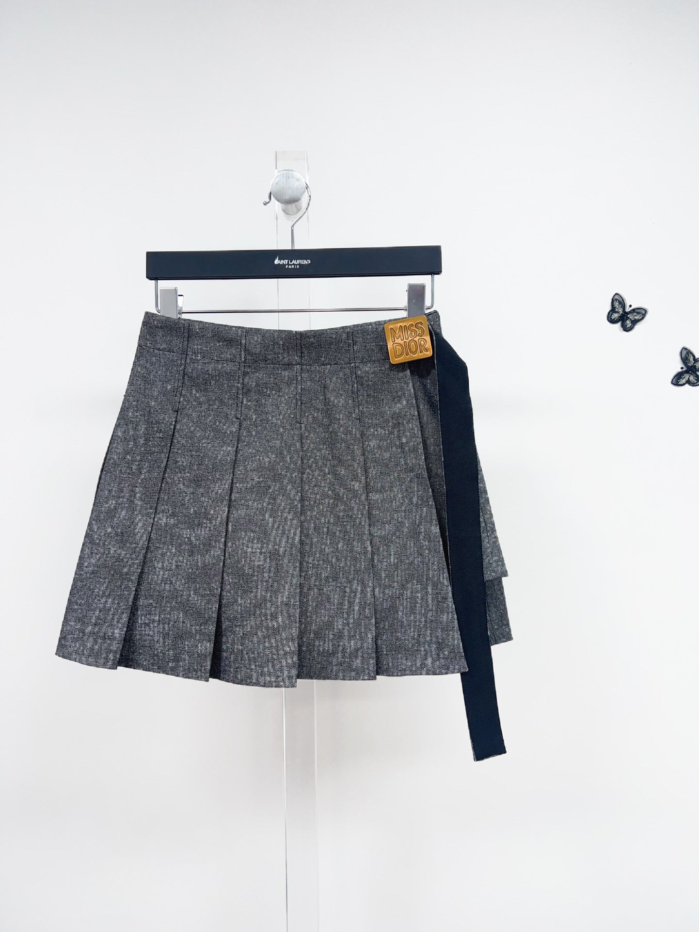 Metal logo short skirt