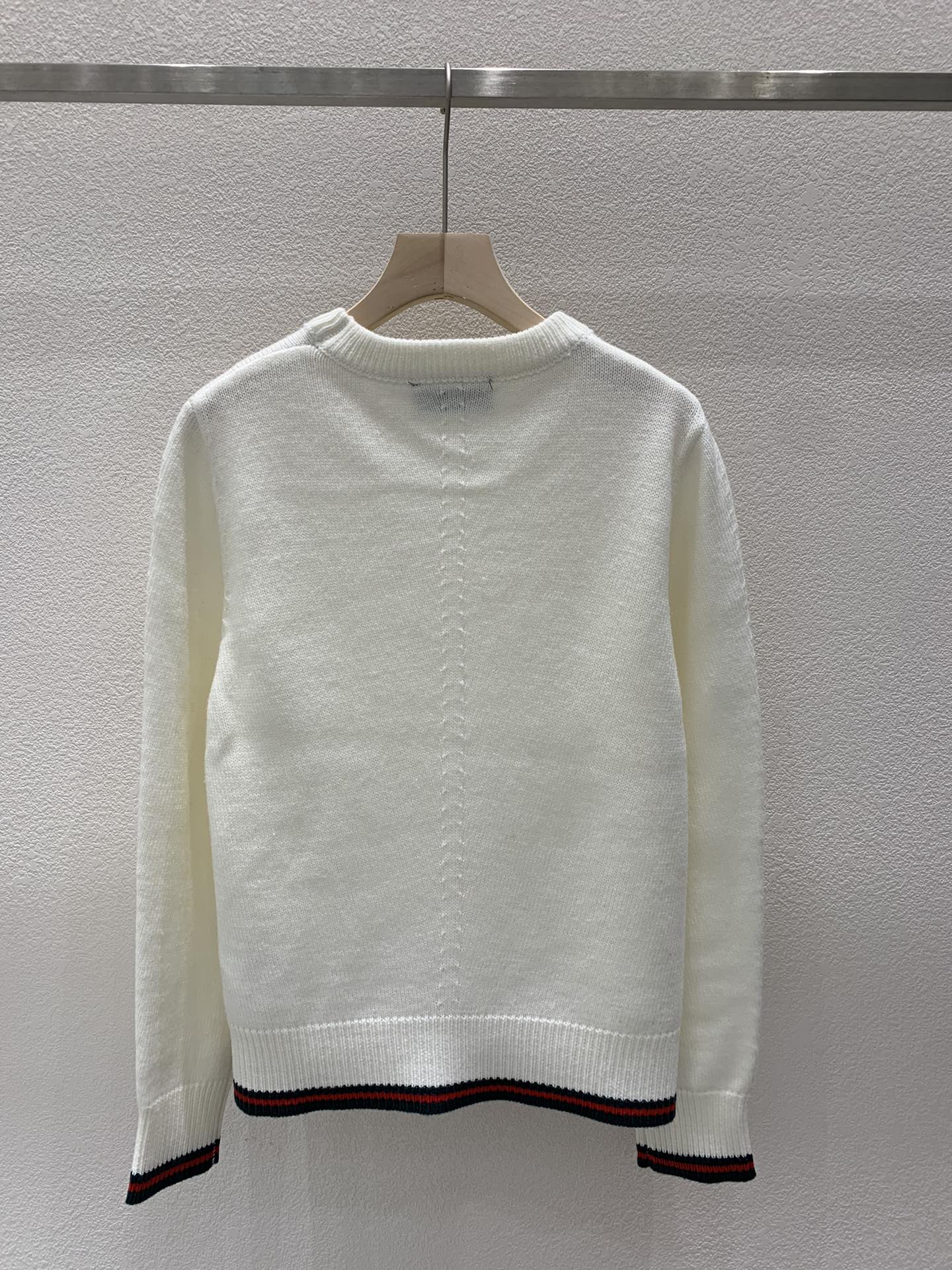 Knitted crew neck pullover