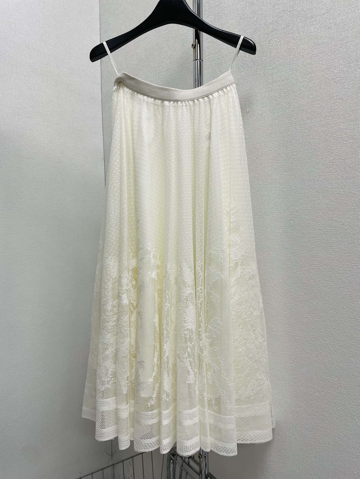 Versatile long lace skirt