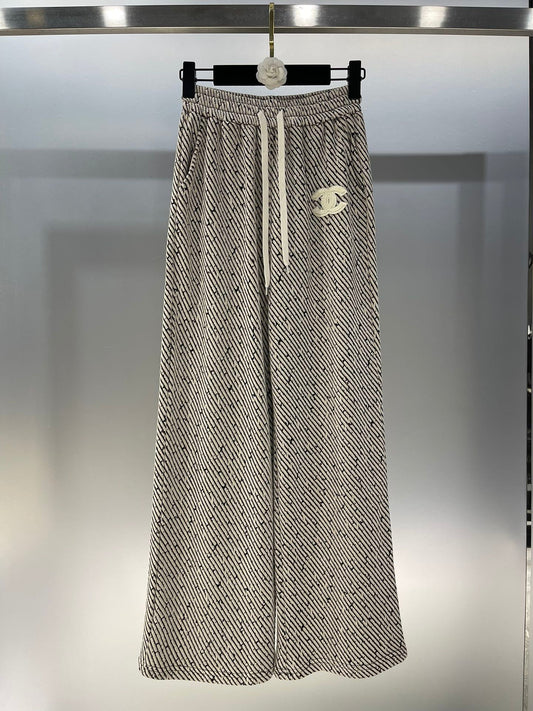 Straight-leg woolen trousers