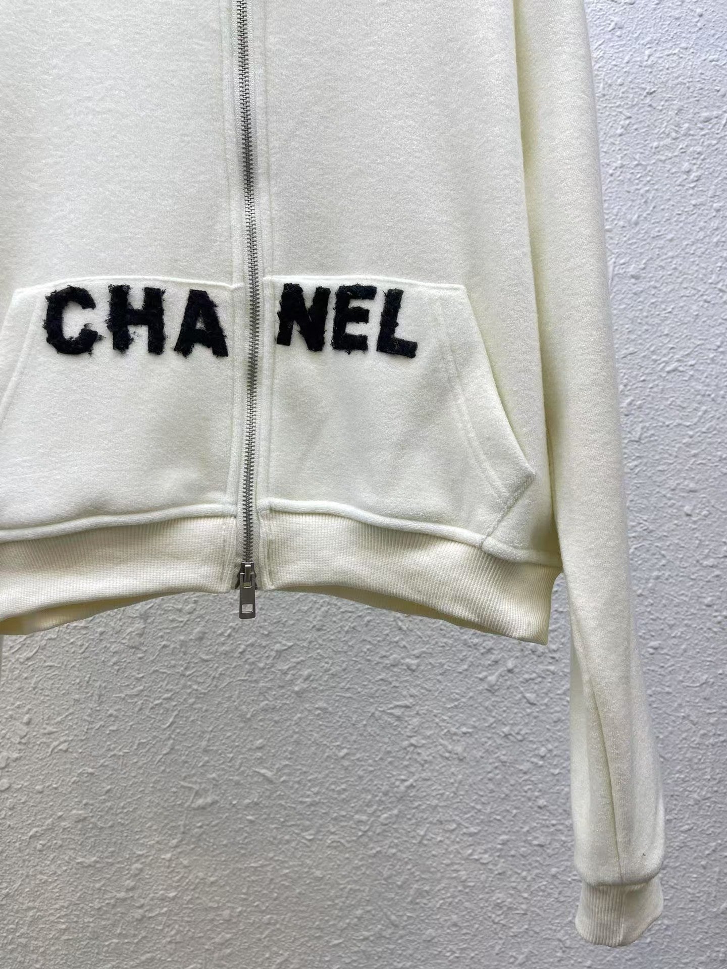 Contrast letter embroidered hooded jacket set