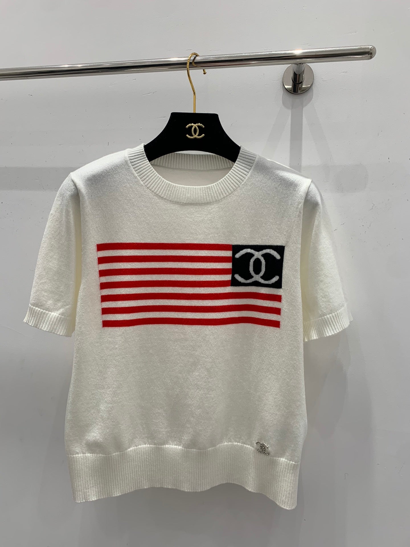 Contrast color striped stitching pair Knitted T-shirt