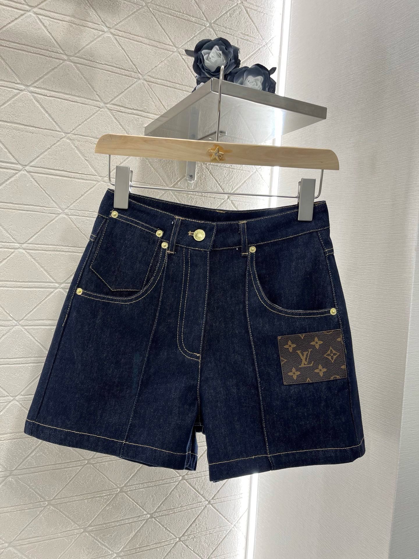 Leather label denim shorts