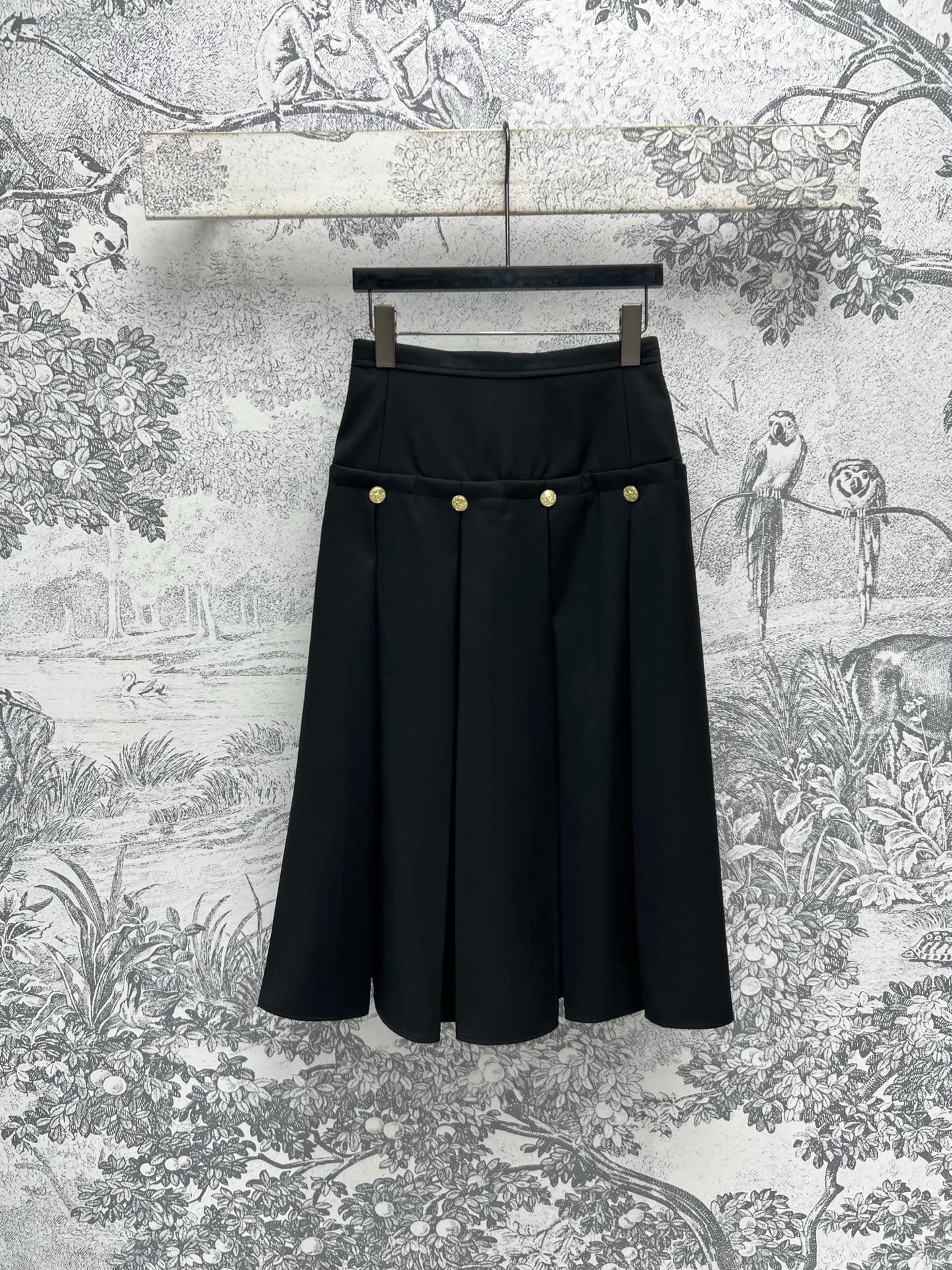 High-waisted pleated half-body skirt