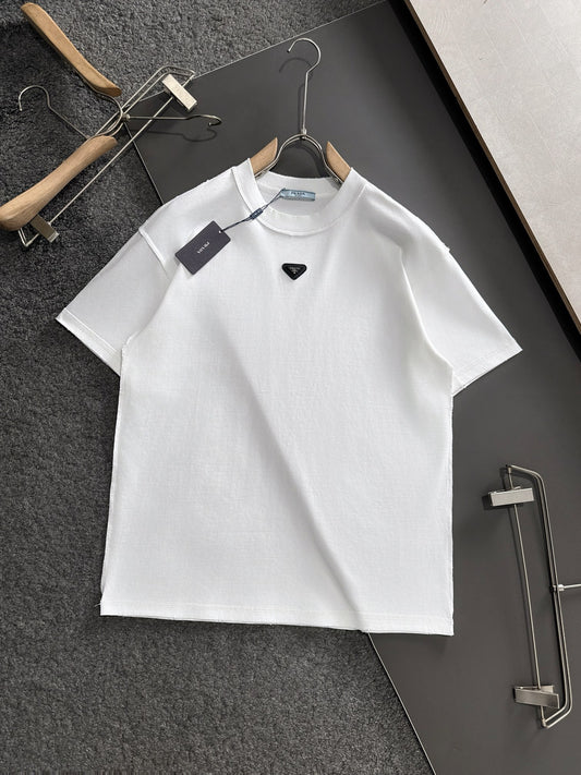 The latest round neck fashion short-sleeved T-shirts for spring and summer