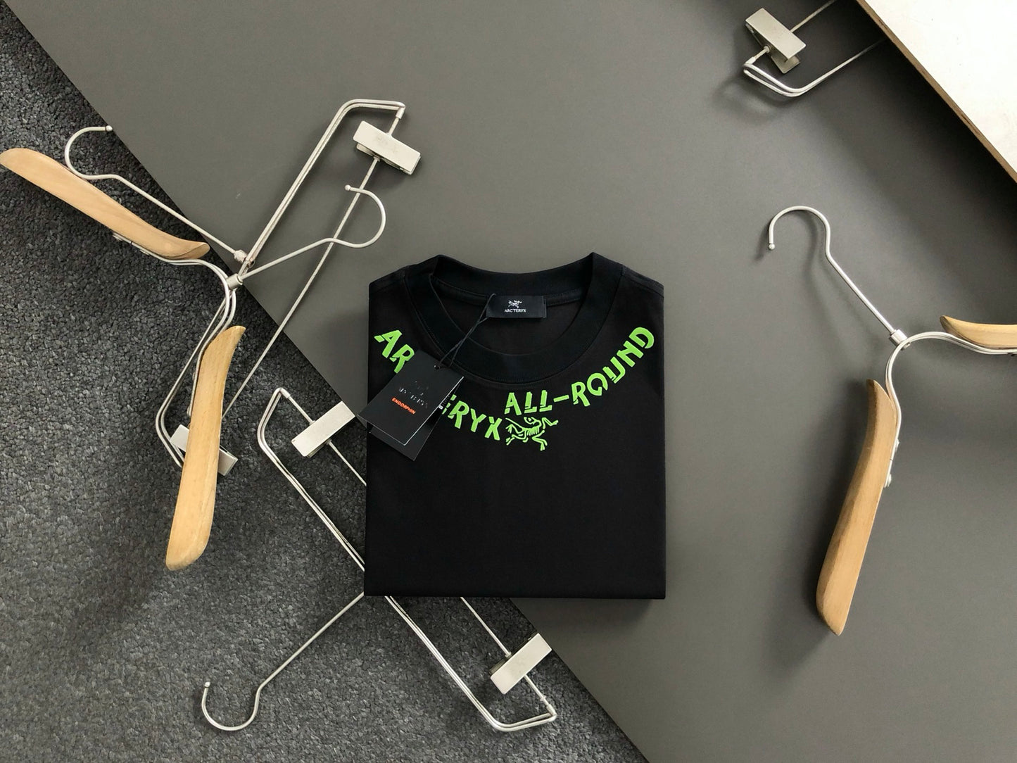 Black collar and green three-dimensional offset printing heavy short sleeves