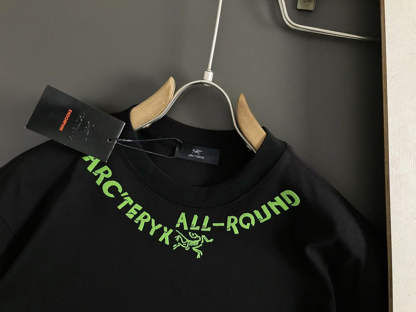 Black collar and green three-dimensional offset printing heavy short sleeves