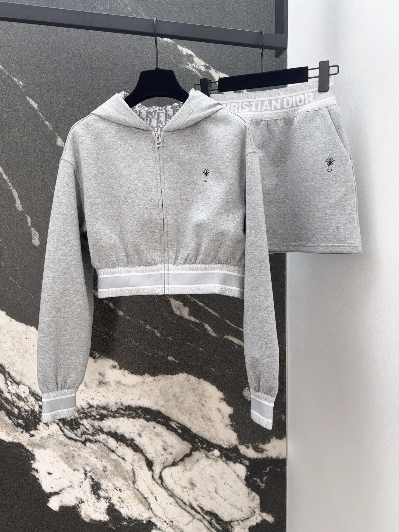 Early spring new arrivals, youthful girl style, short hooded style + skirt