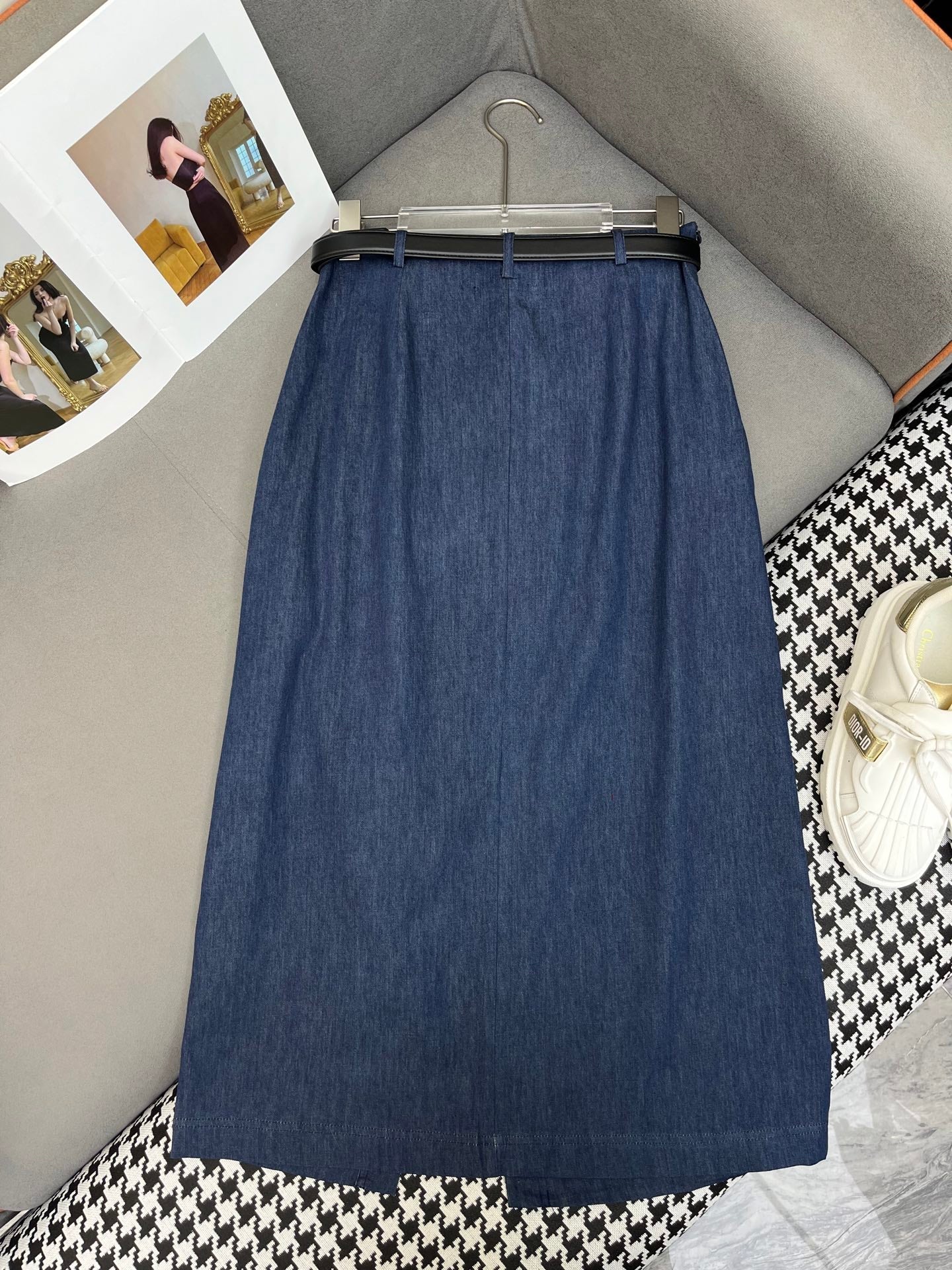 New style skirt with triangle belt