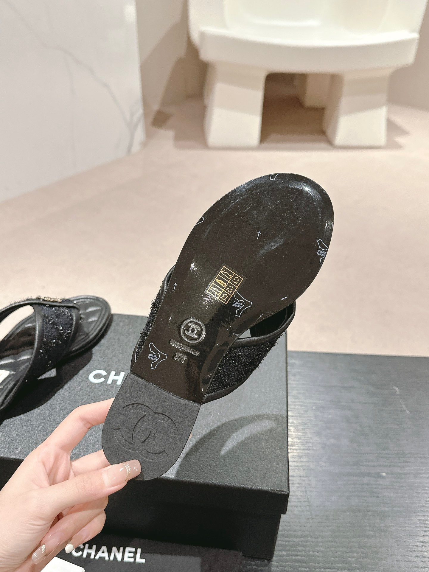 Clip-on shoes