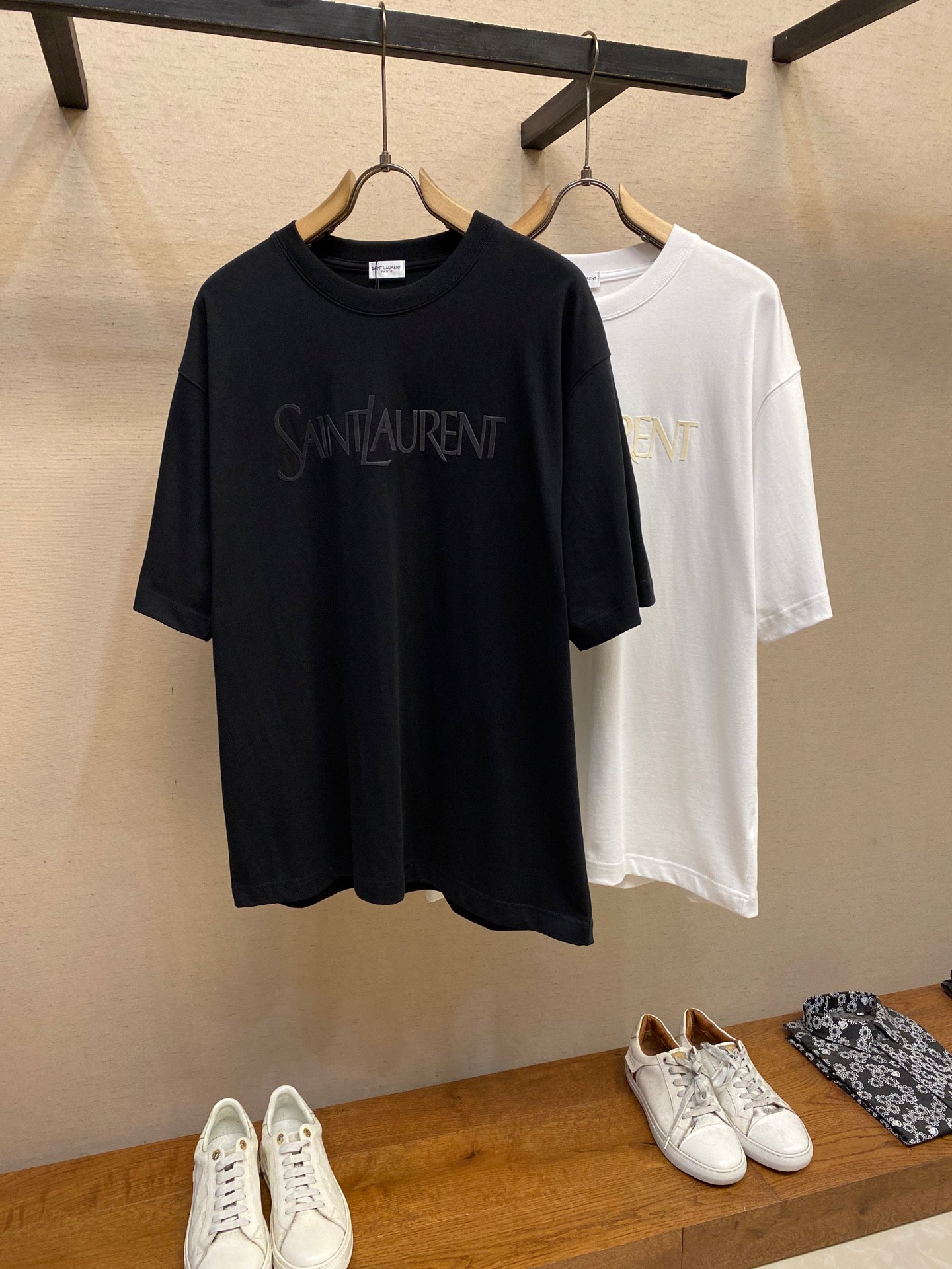 Black cotton short-sleeved T-shirt