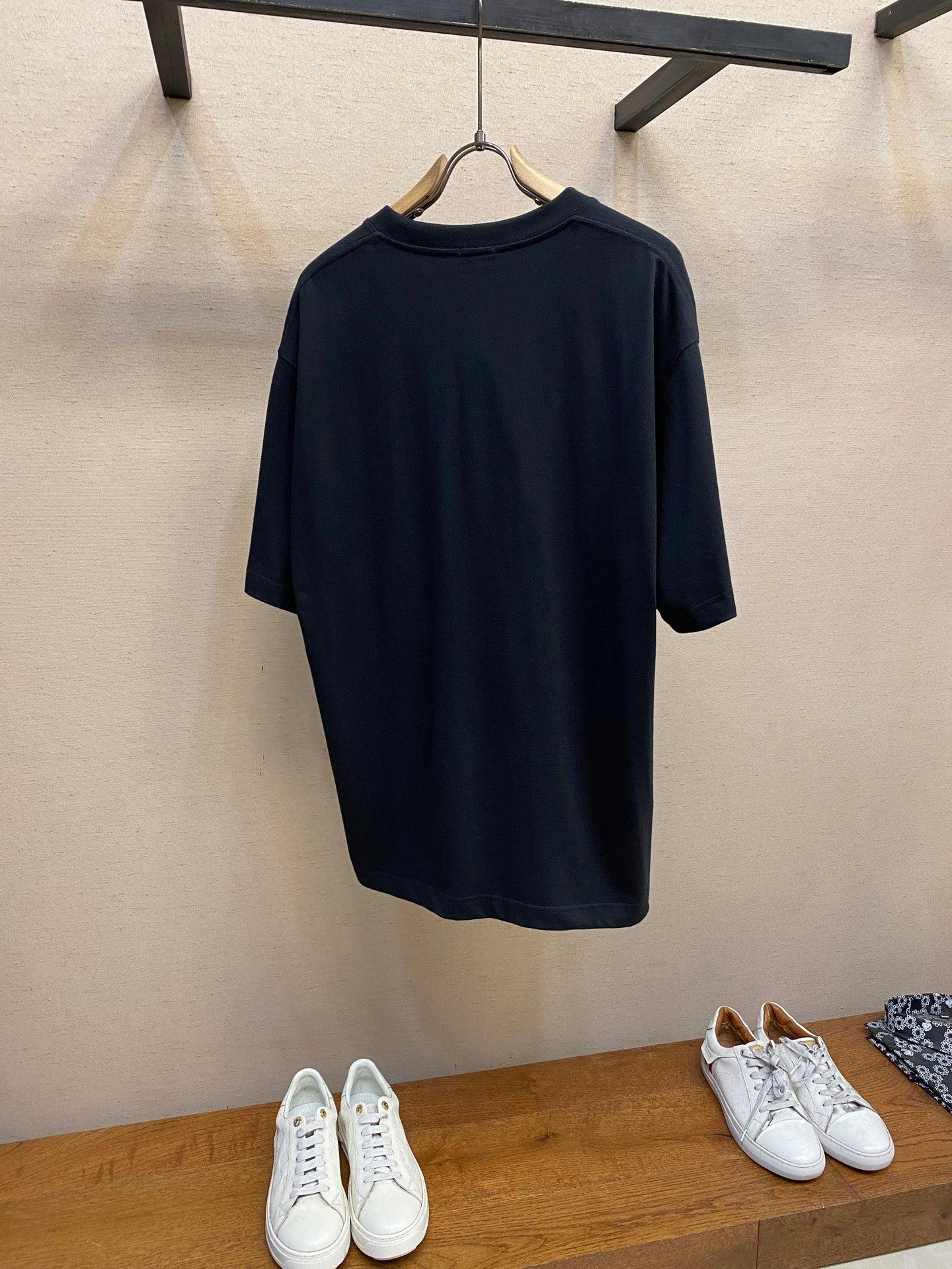 Black cotton short-sleeved T-shirt