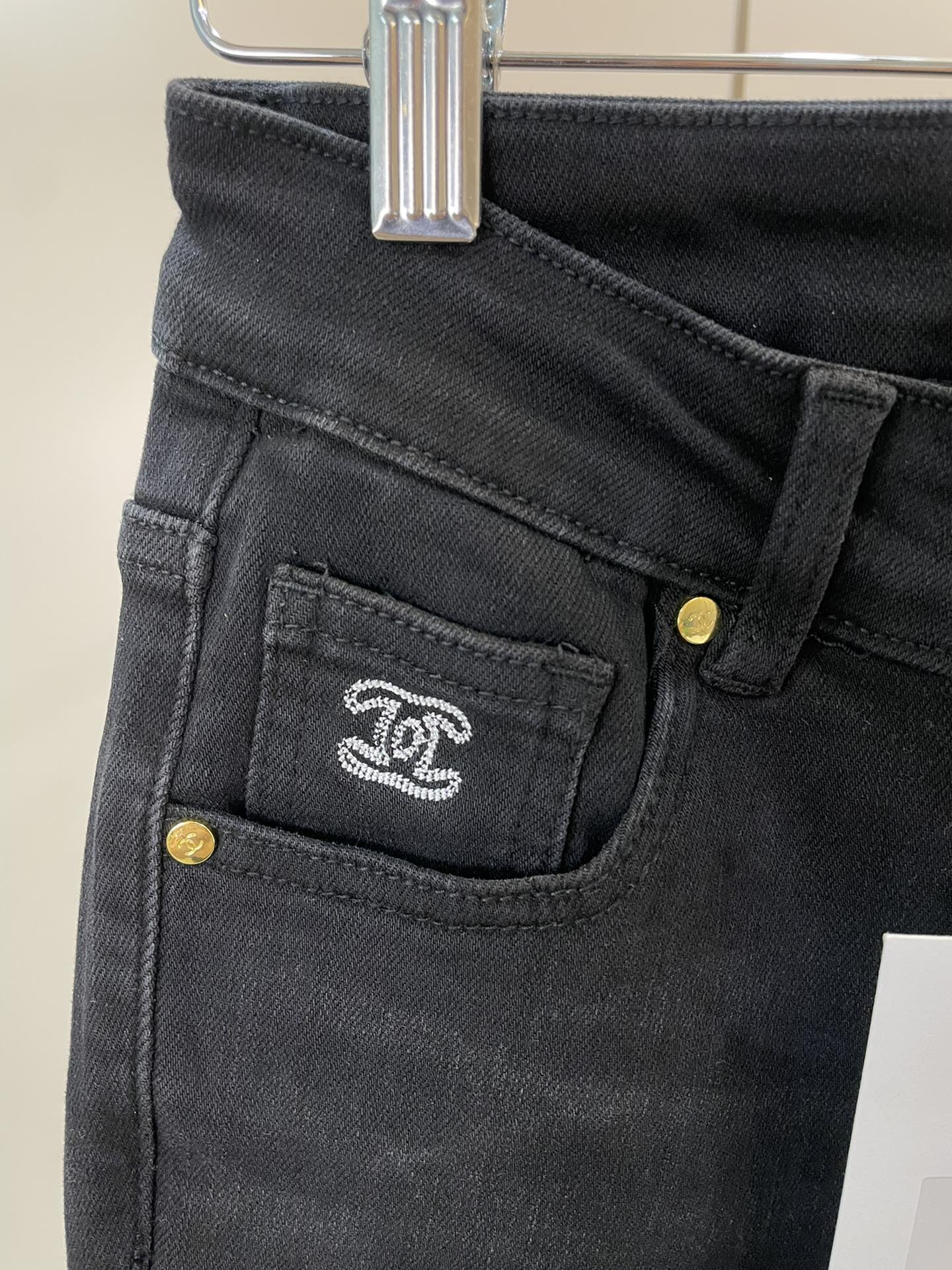 Back pocket embroidered chino jeans