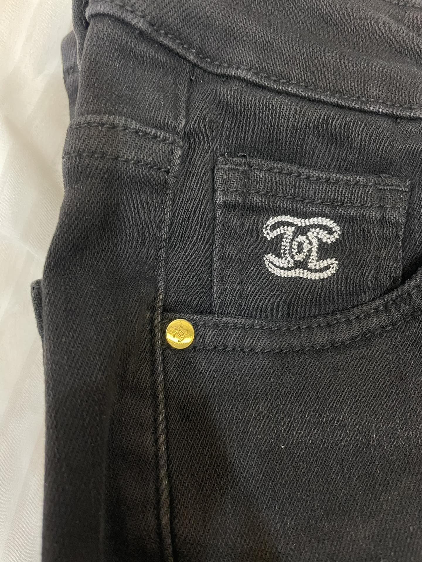 Back pocket embroidered chino jeans