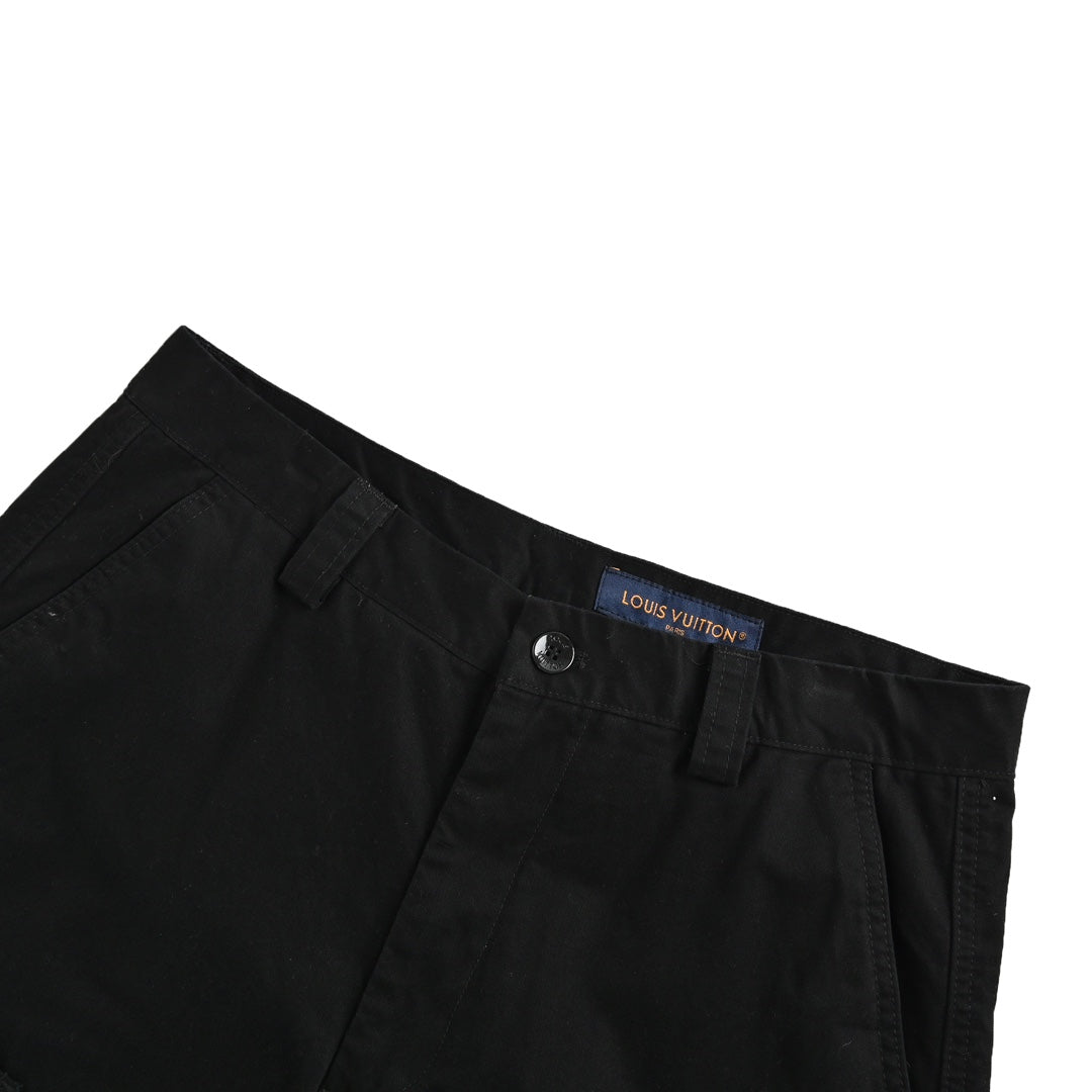 Cargo trousers with embroidered label on the pocket