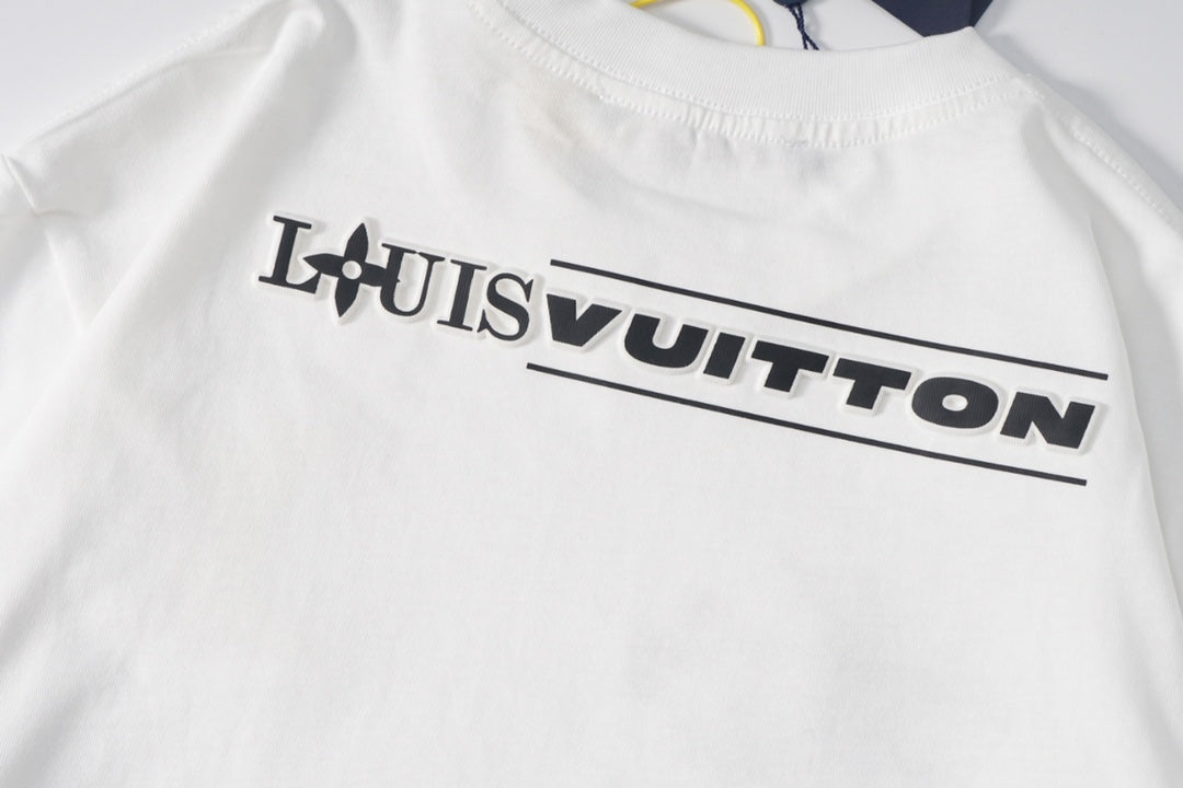 Embossed letter logo comfort T-shirt