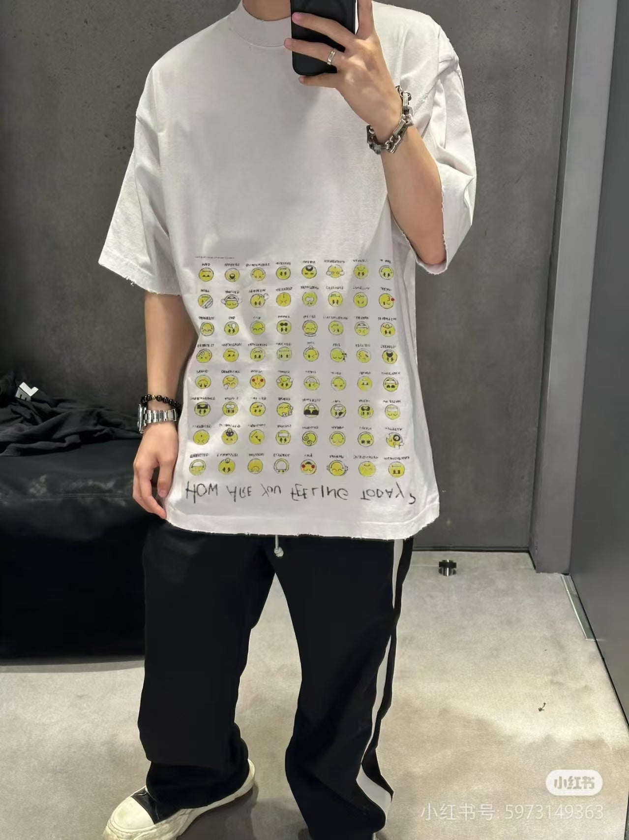 B's emoticon airbrushed loose T-shirt