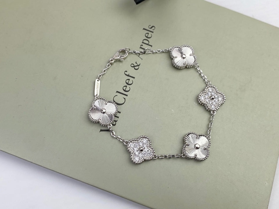 Laser four-leaf clover multi-refractive surface ➕ five-flower bracelet with diamonds